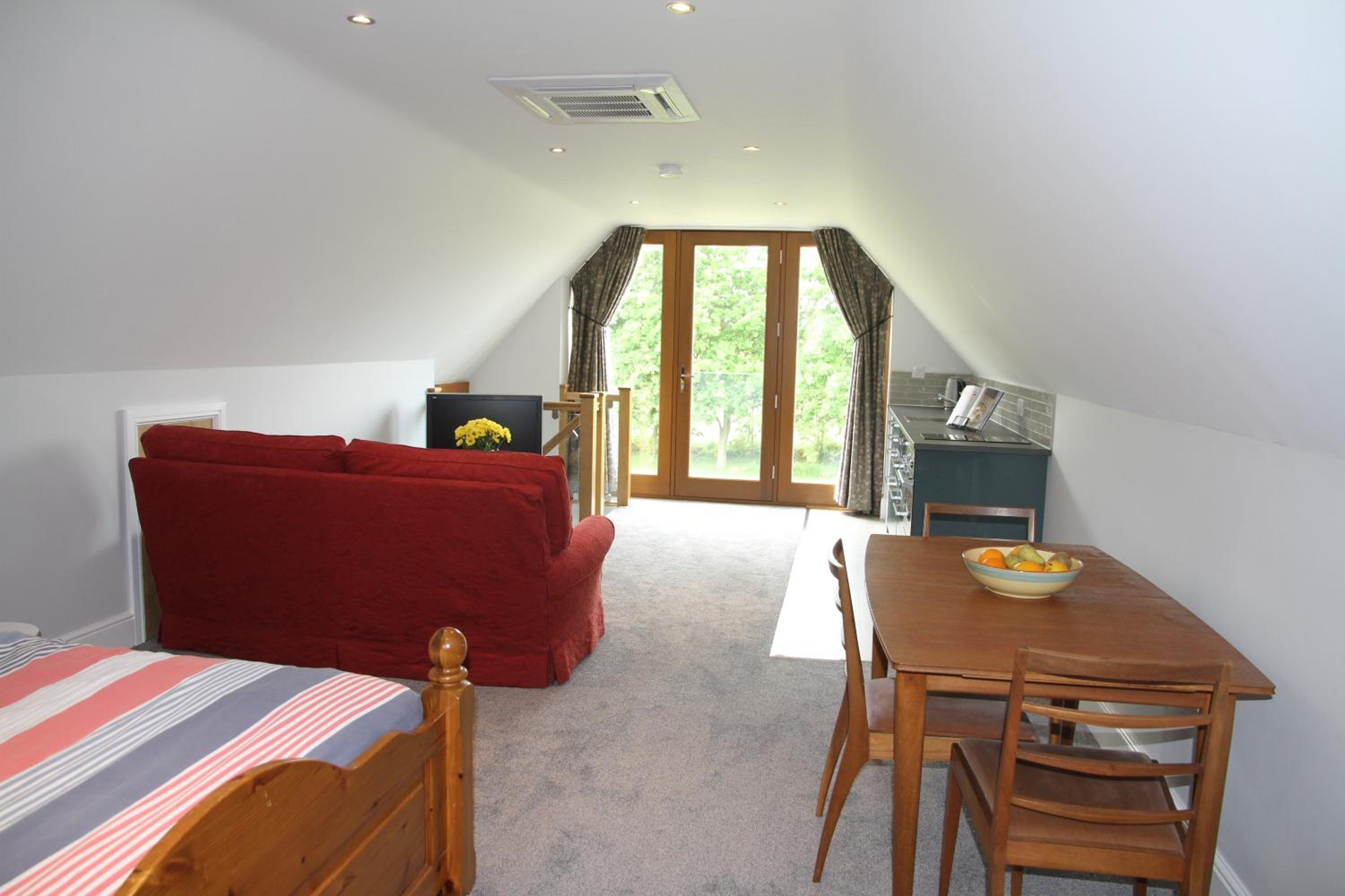 Superb Stokesby Barn Apartment - Norfolk Broads & Norwich view 4