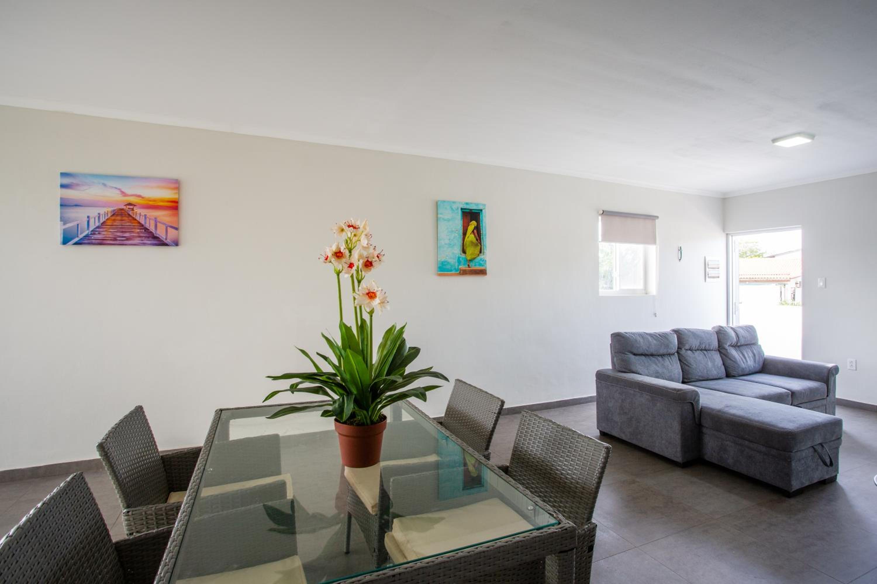 Curadise Living