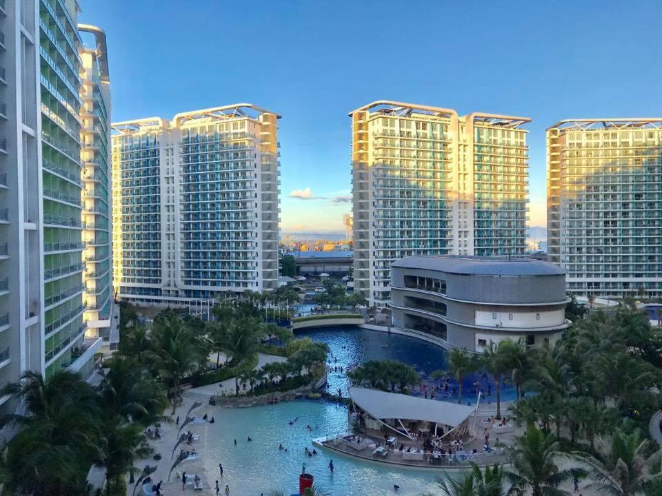 Manila Urban Resort at Azure