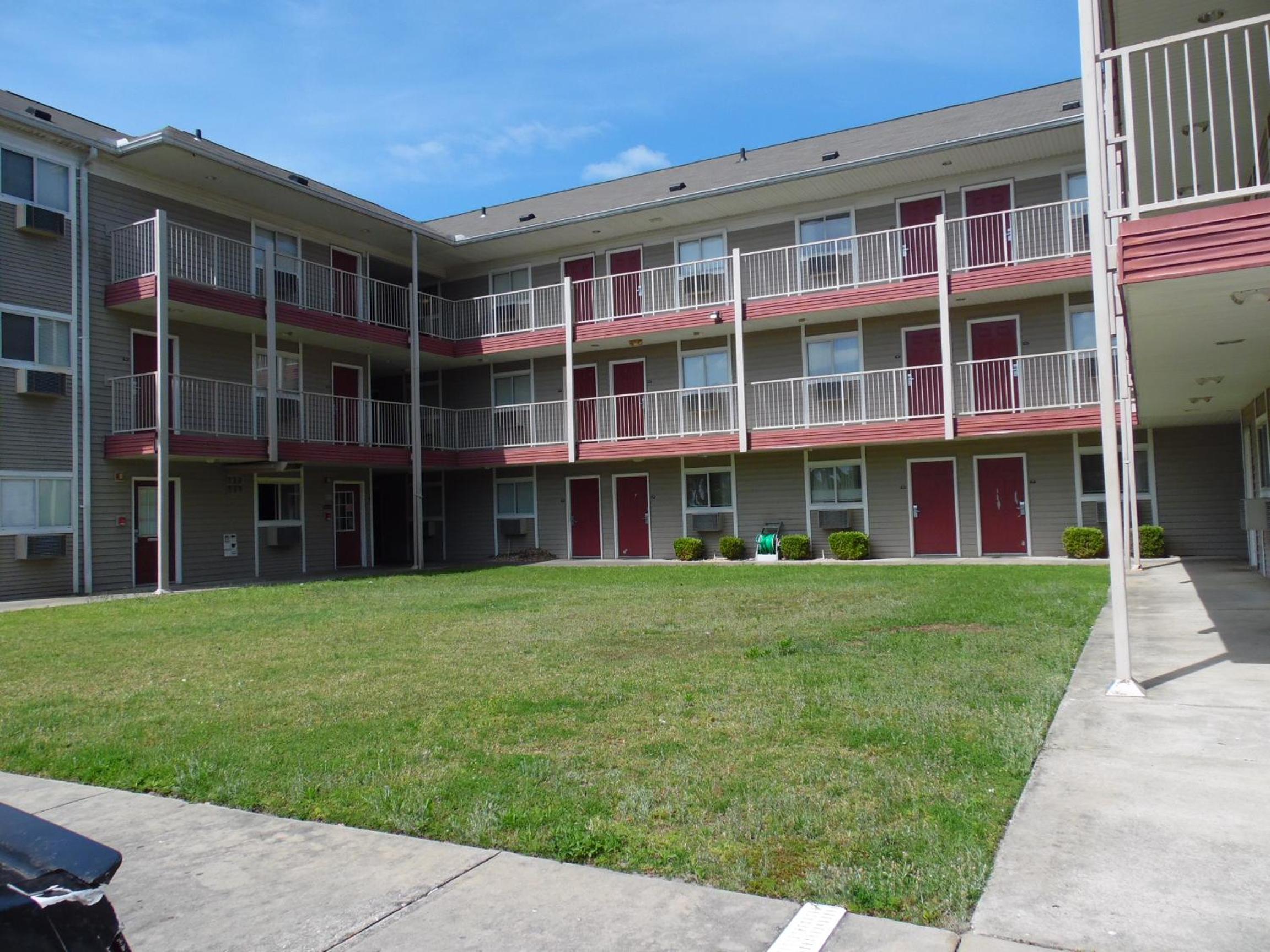 InTown Suites Extended Stay Valdosta GA view 4