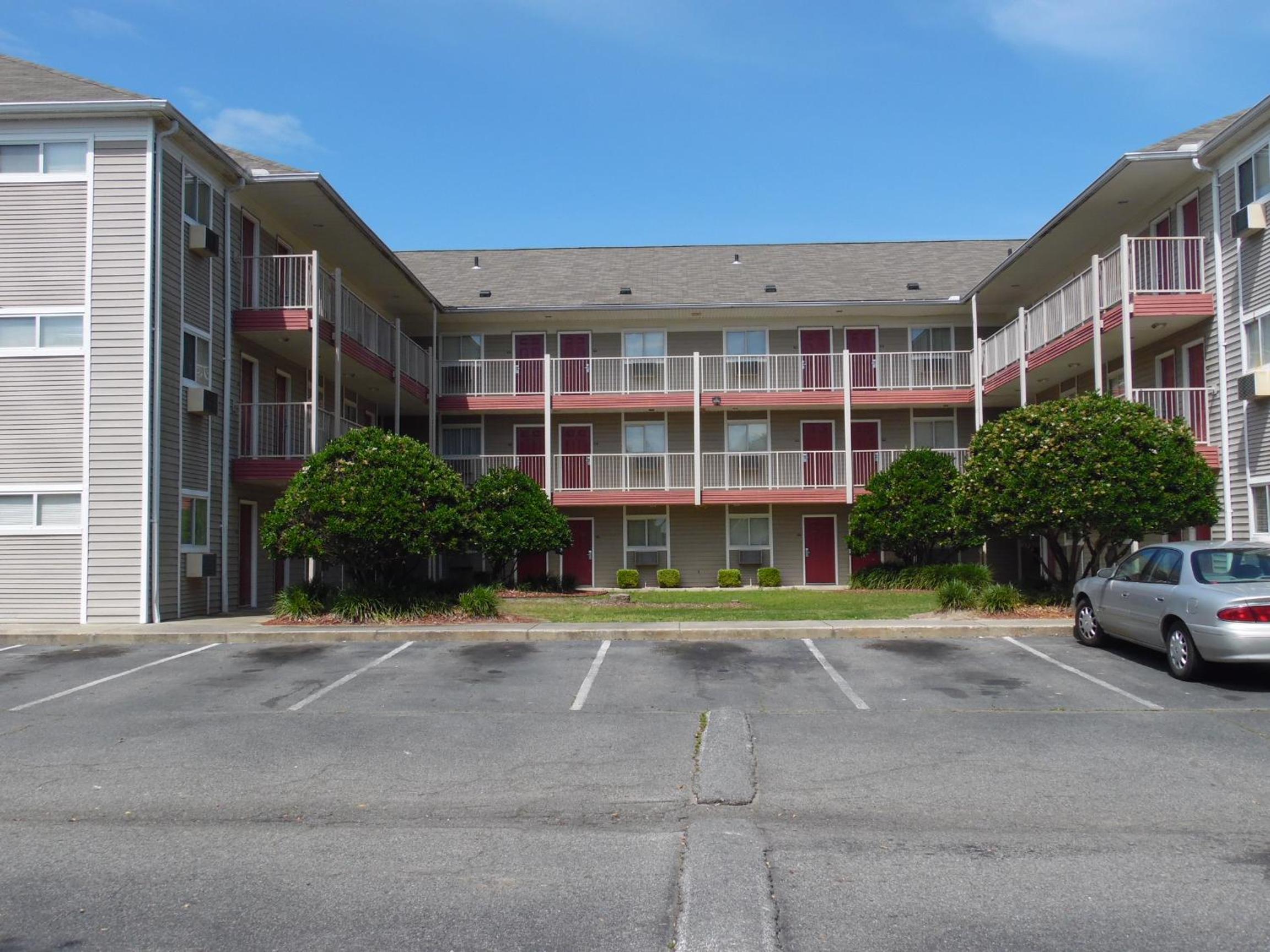 InTown Suites Extended Stay Valdosta GA view 5