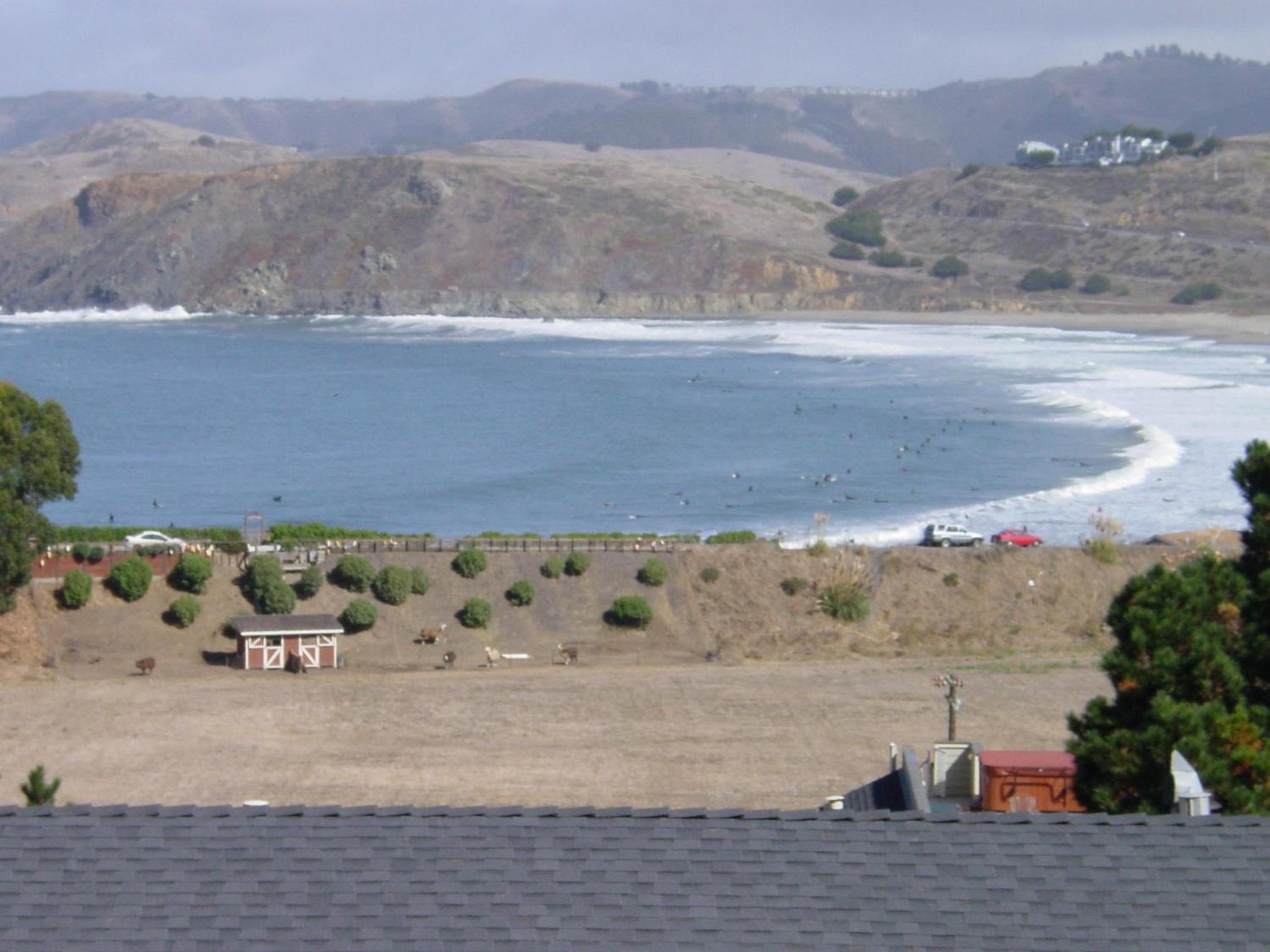 Beach House near San Francisco Downtown view 2