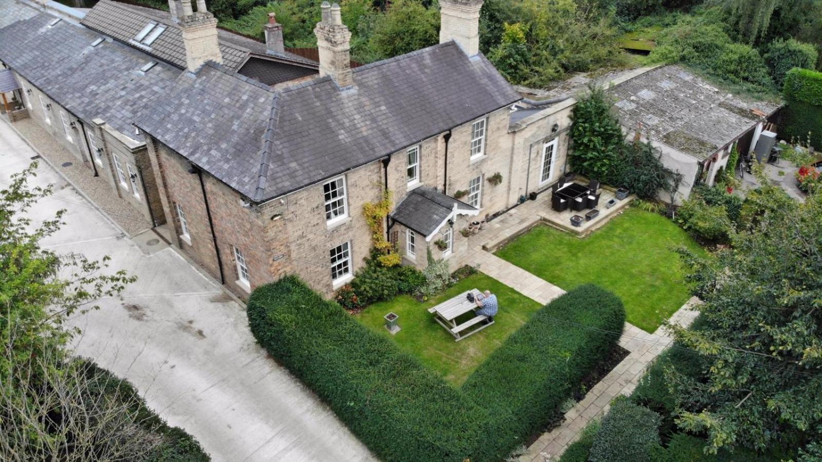Wayside , 3 bed , 2 bath charming house close to Lincoln view 2
