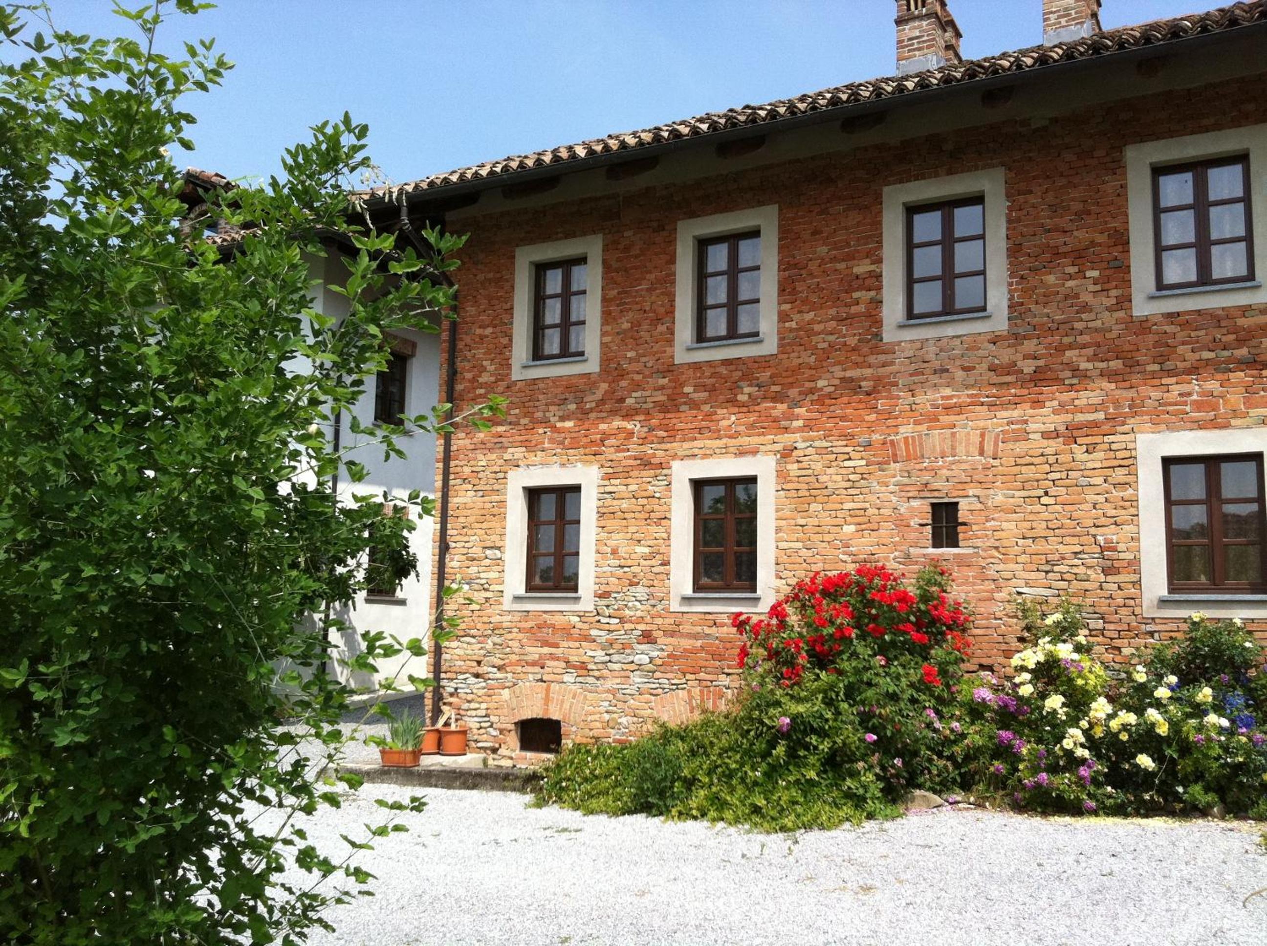 B&B Cascina Gaione Via Gallina,18b 12052 Neive cn view 2