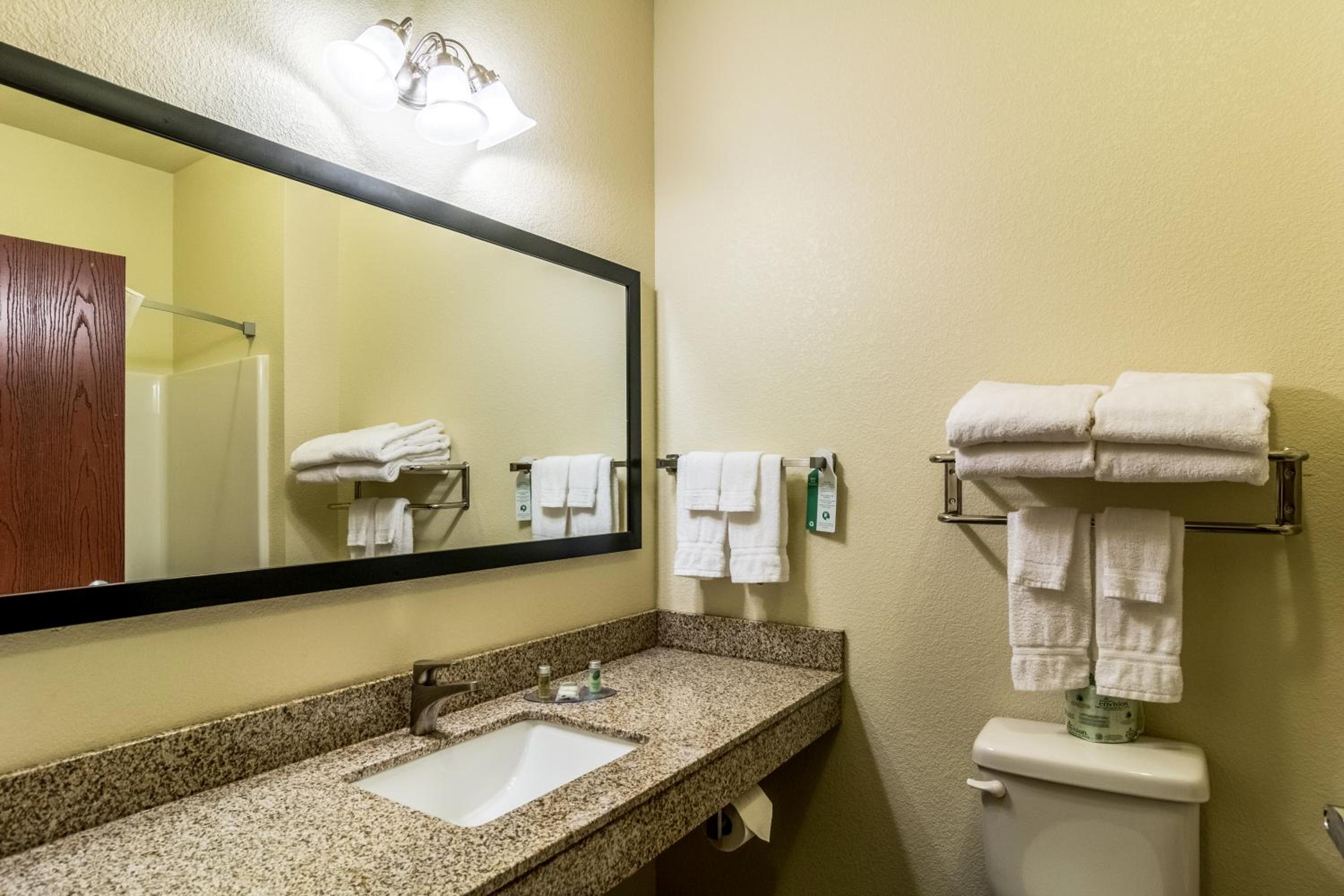 Meadville Vacations - Cobblestone Hotel  Suites - Greenville - Property Image 5