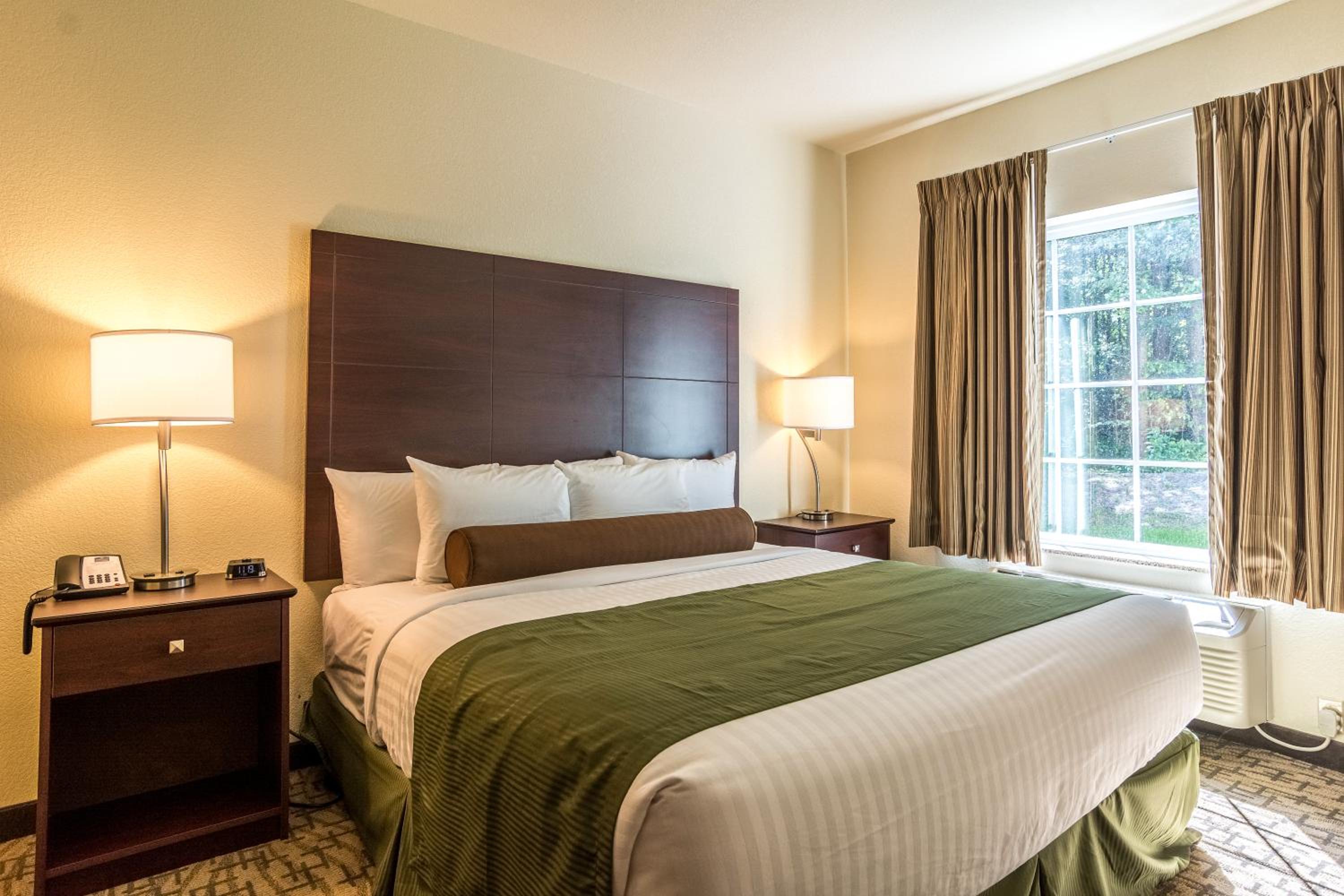 Meadville Vacations - Cobblestone Hotel  Suites - Greenville - Property Image 2