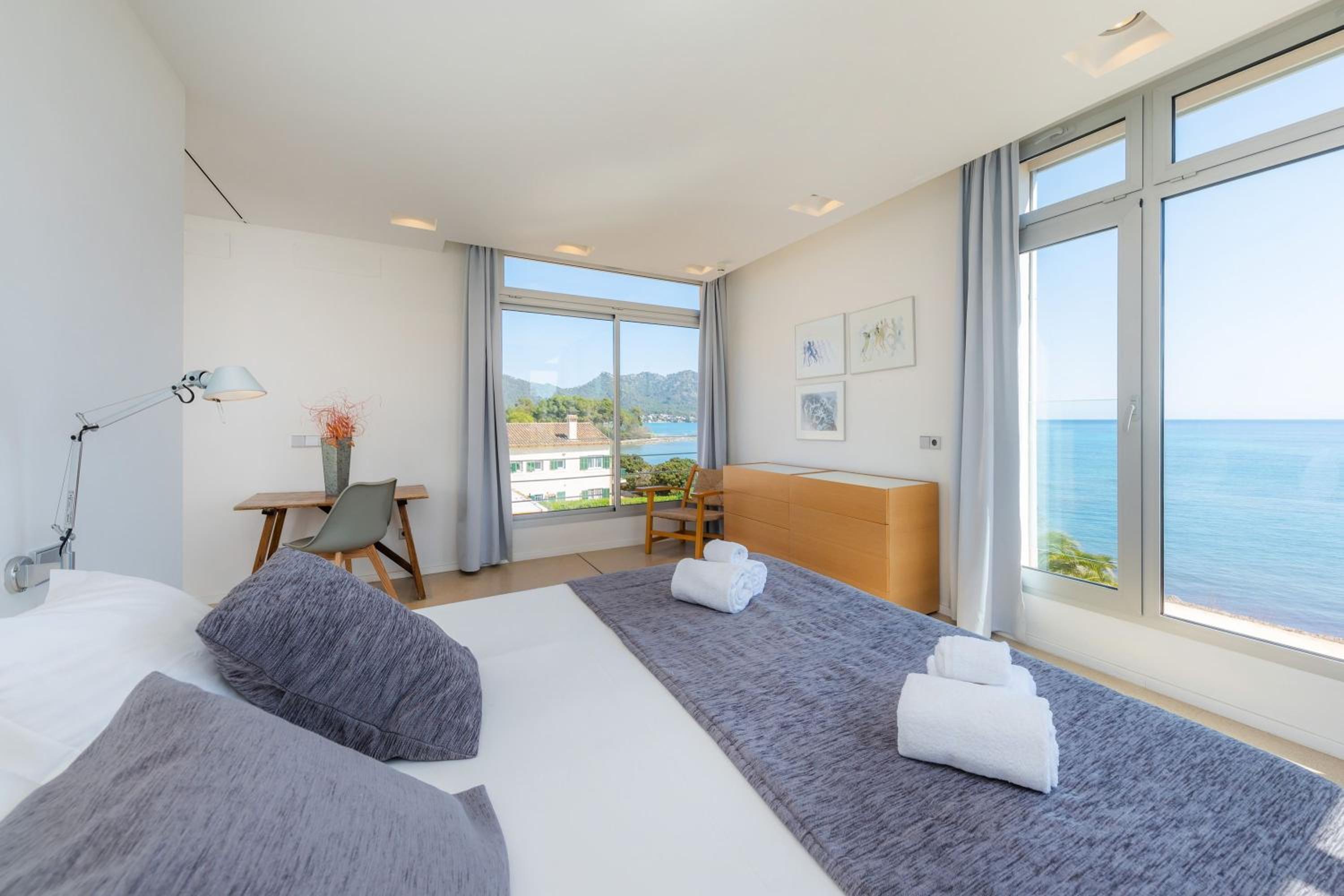 Port Nou en Cala Bona — hotel room