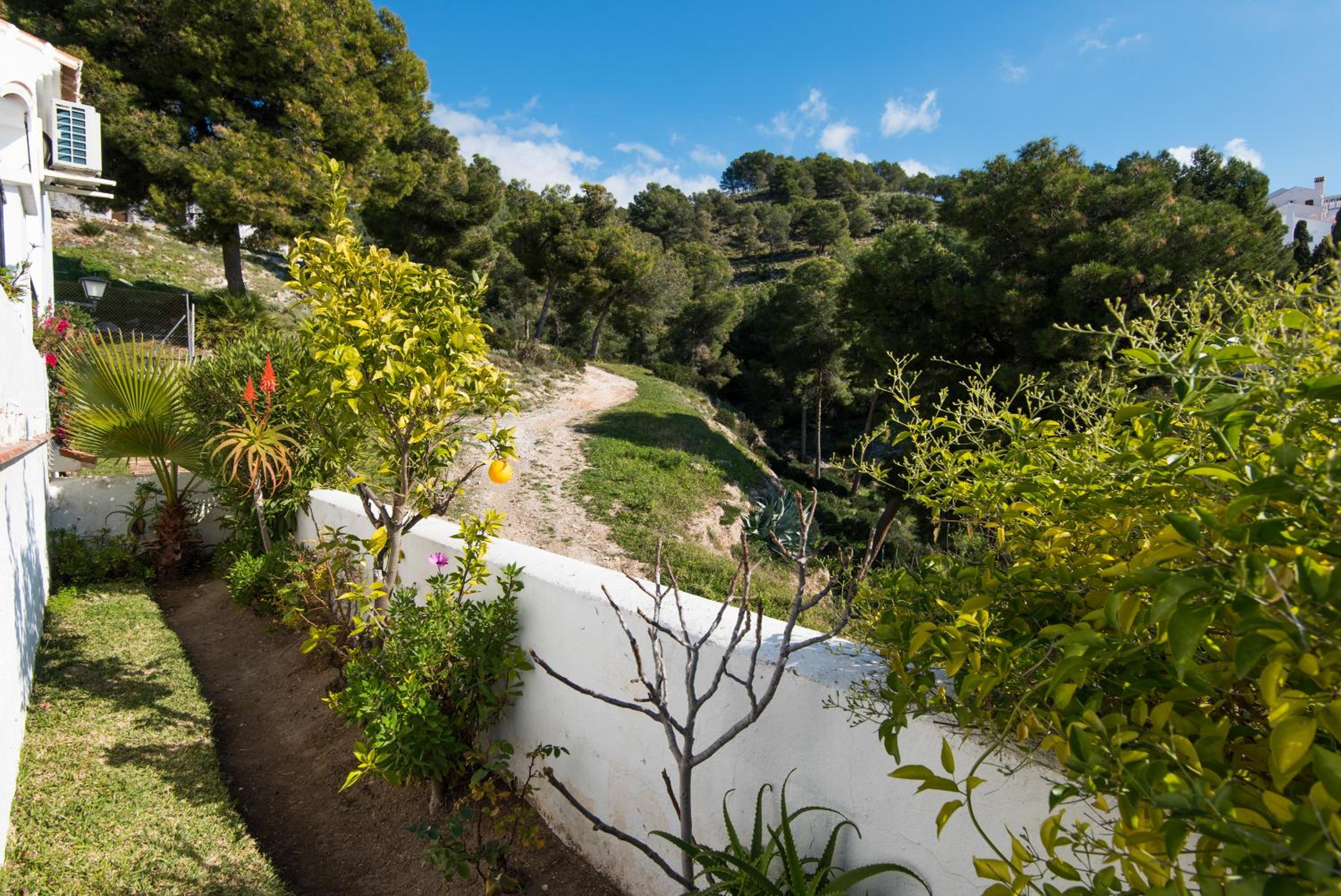 Casa con bellas vistas sobre la bahía de Nerja view 4