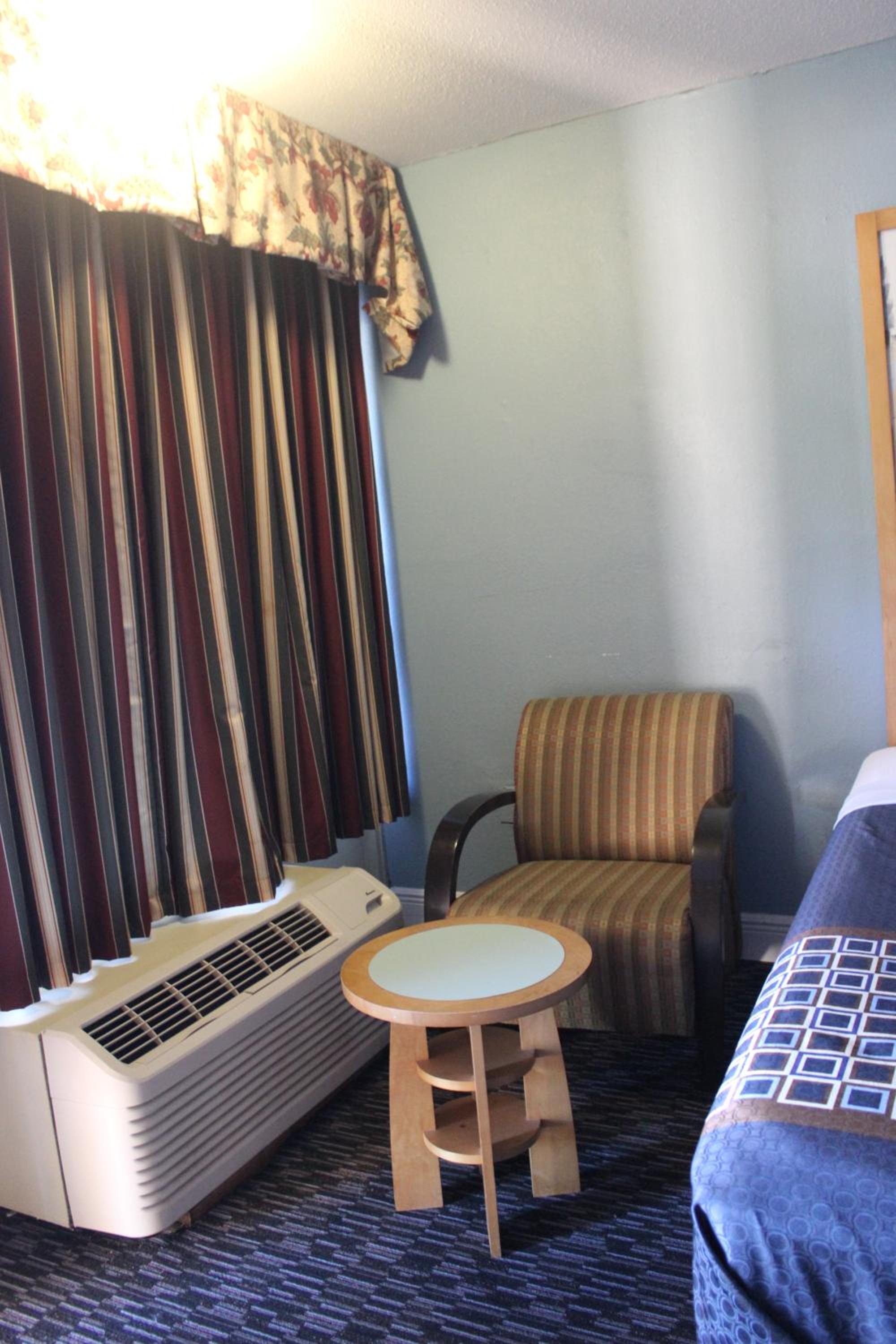 Tampa Inn Near Busch Gardens - Image 2