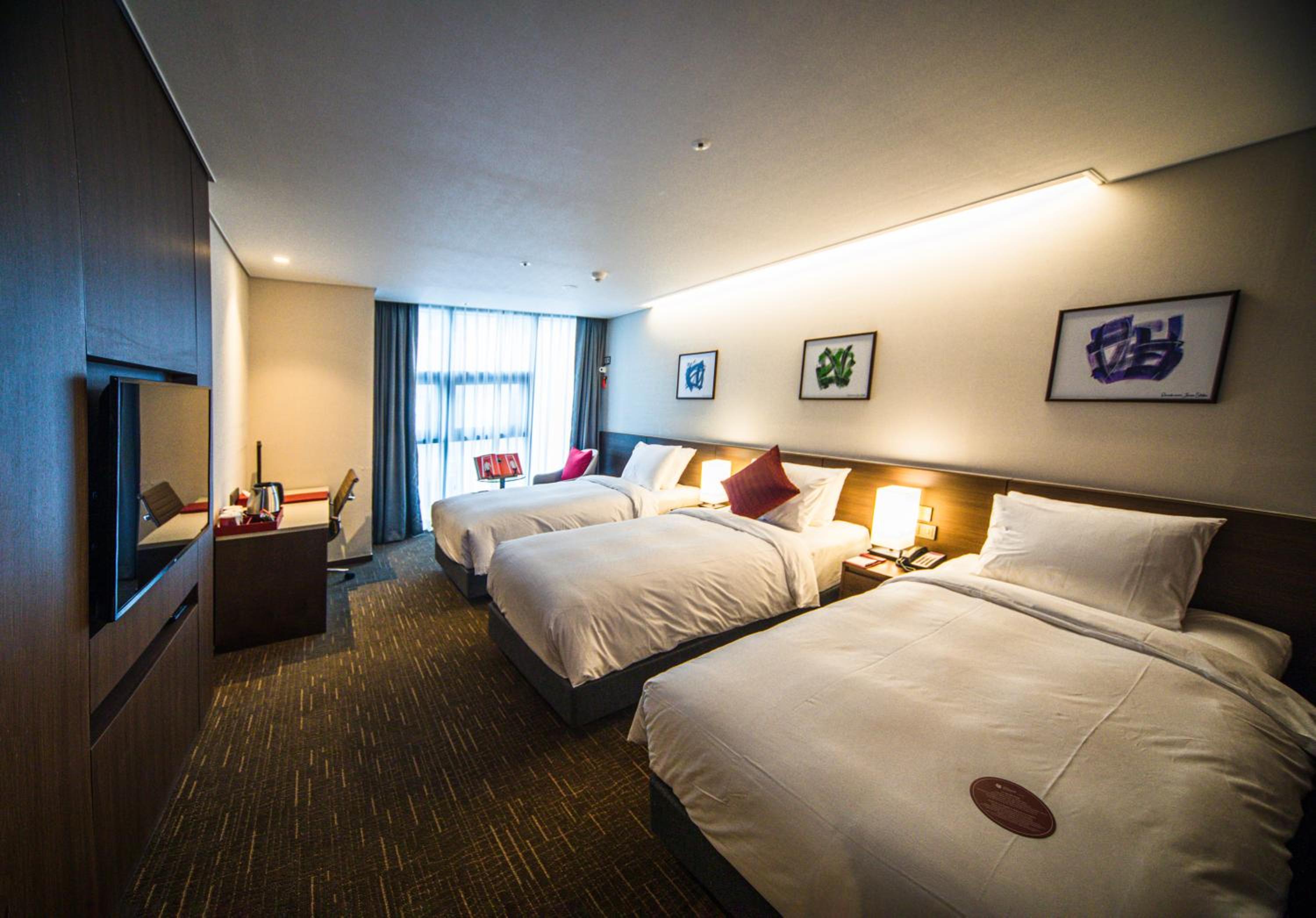 Ramada Encore by Wyndham Busan Station 25