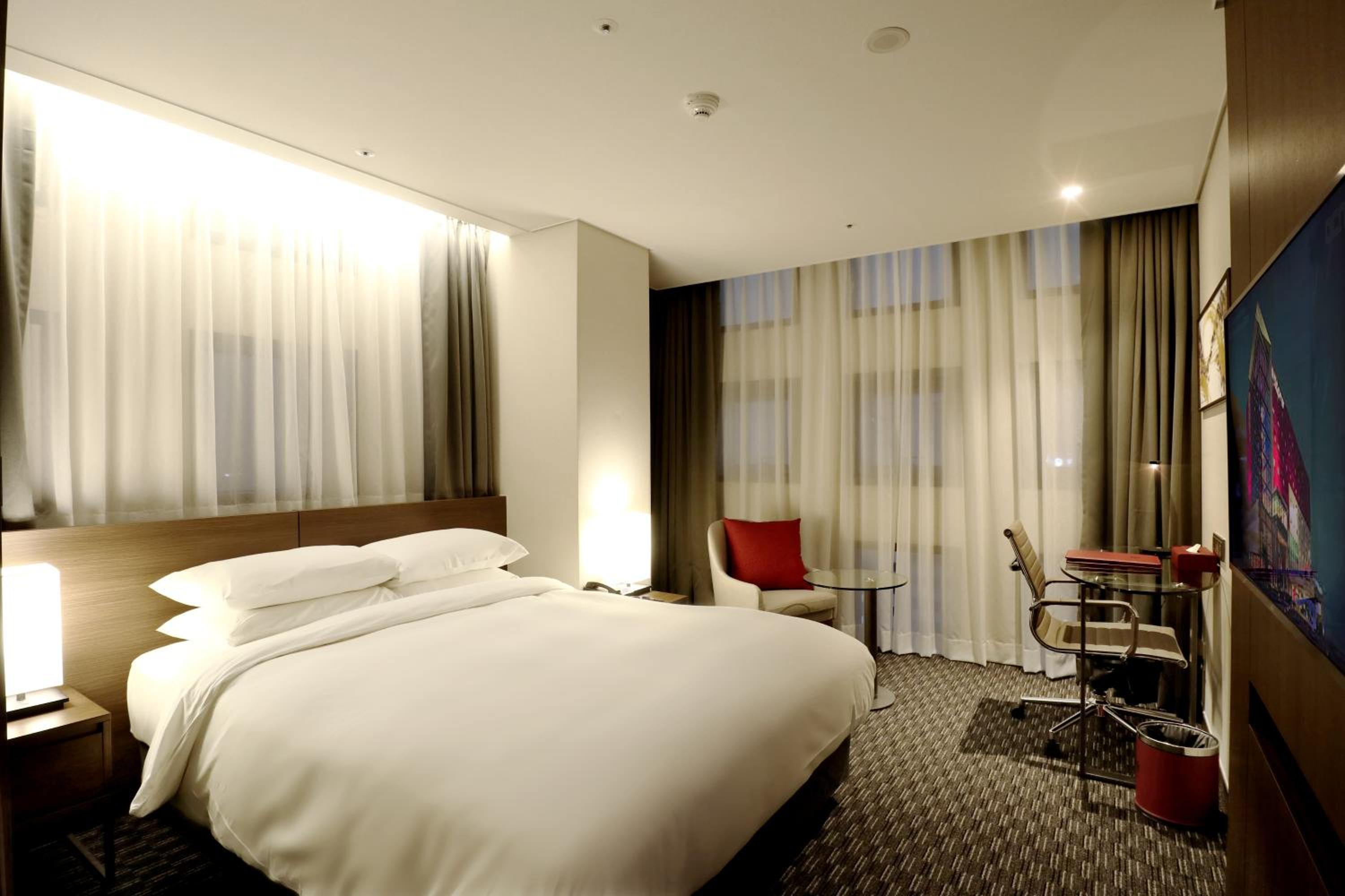 Ramada Encore by Wyndham Busan Station 5