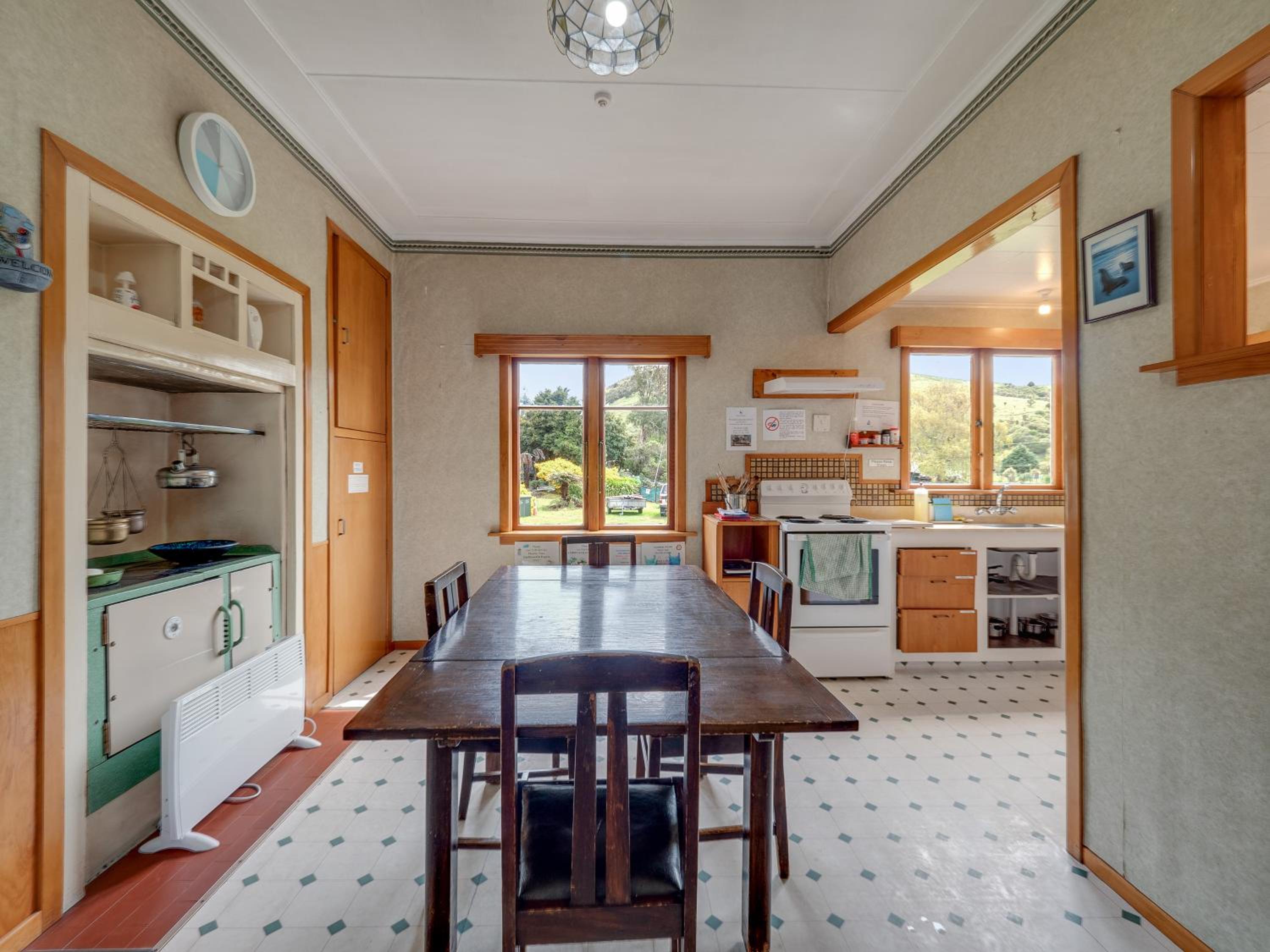Surat Bay Lodge, Motel and Backpackers