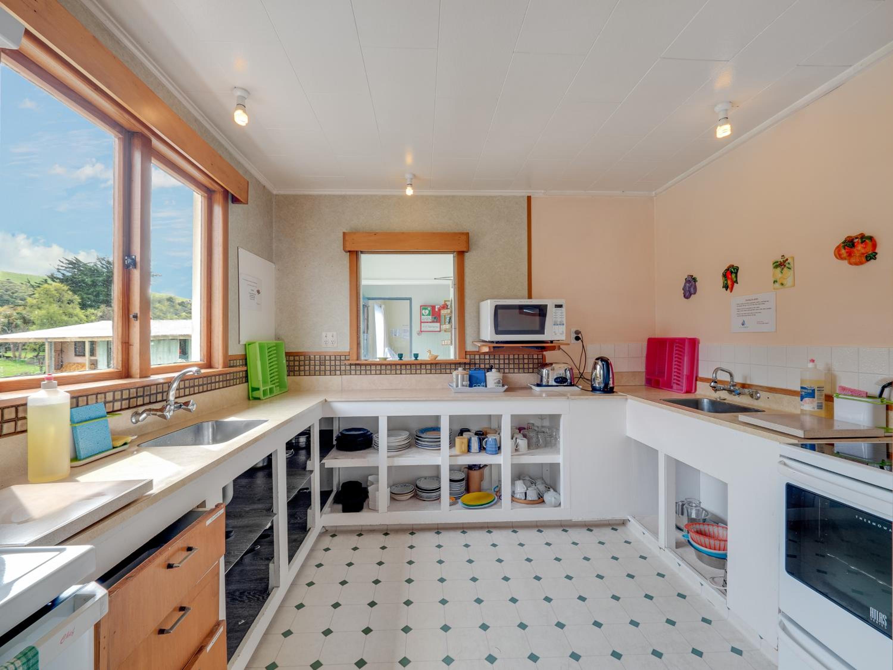 Surat Bay Lodge, Motel and Backpackers