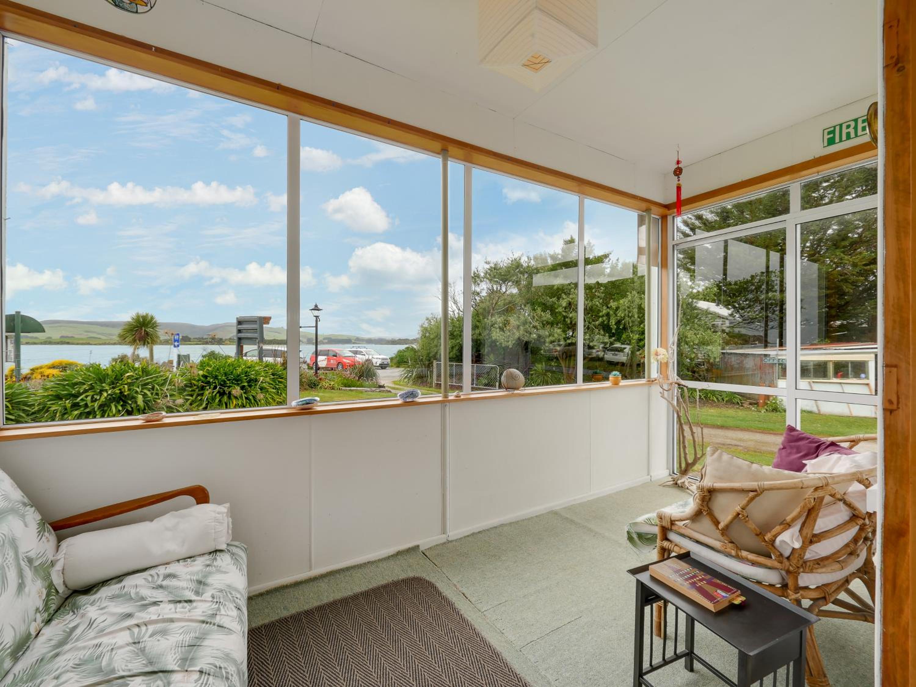 Surat Bay Lodge, Motel and Backpackers