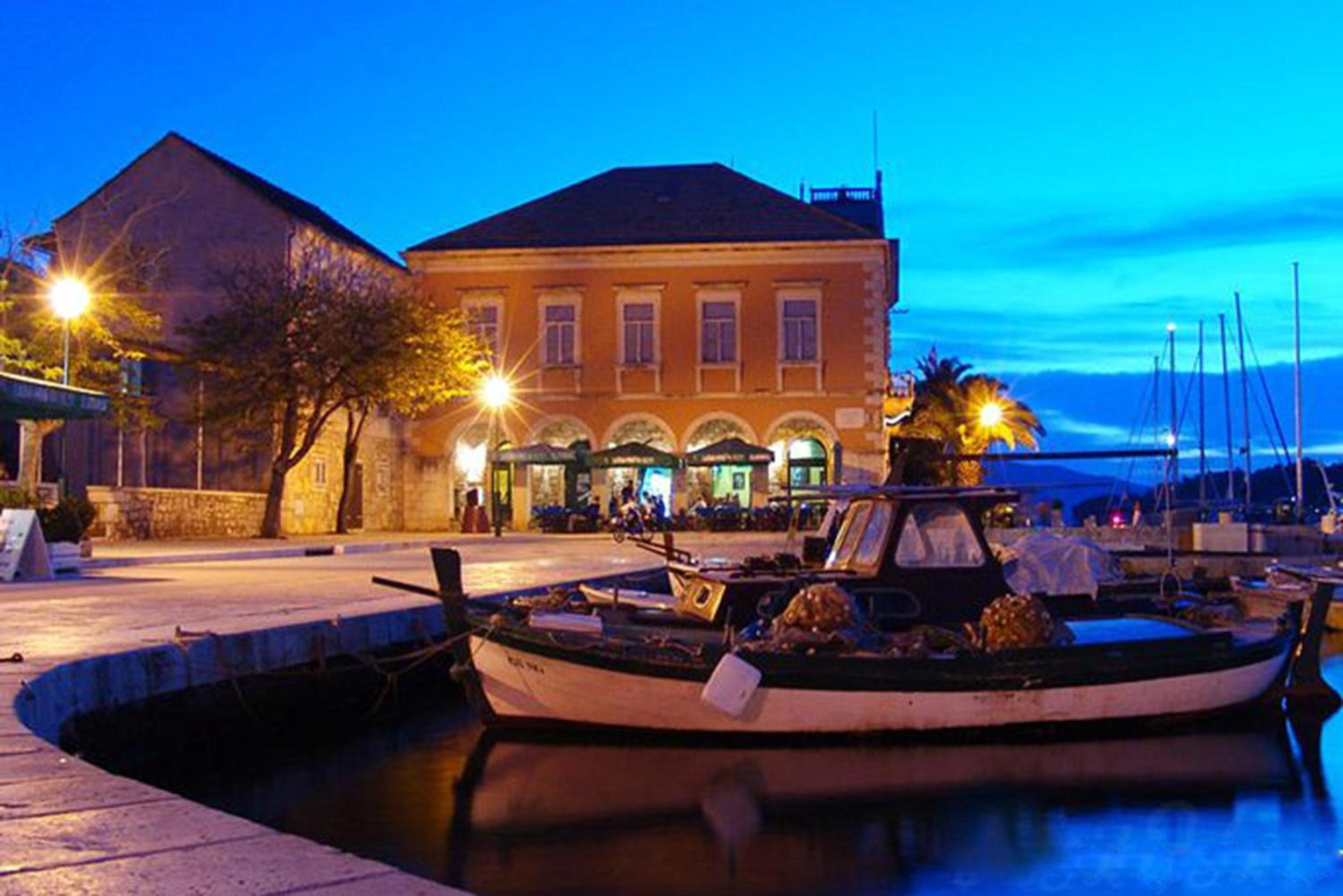 Comfortable apartment in Stari Grad view 4