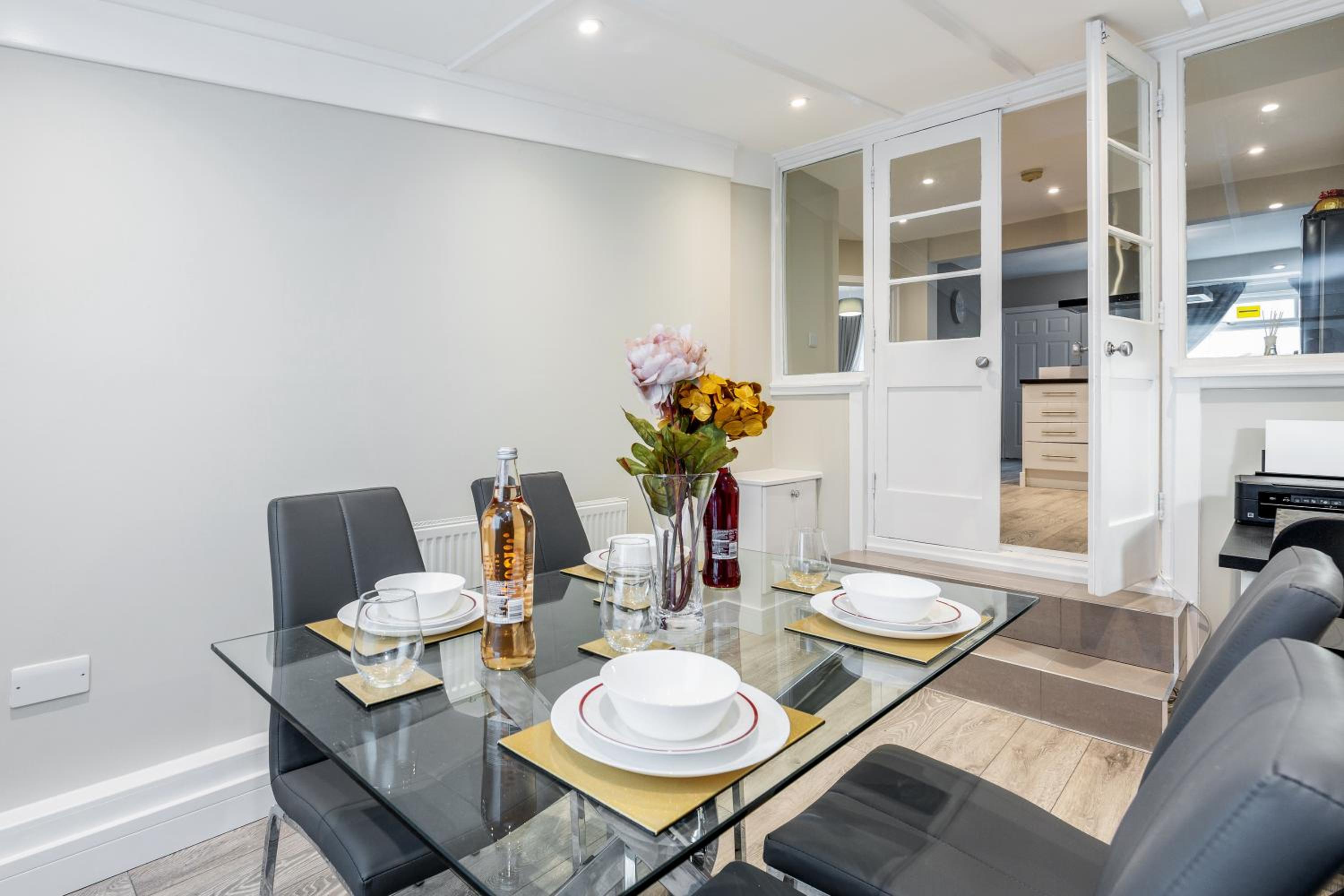 Spacious 2Bed 2Bath En-Suite Bungalow M25 Bluewater