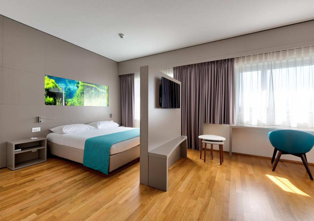 Lausanne Vacations - Aquatis Hotel - Property Image 3