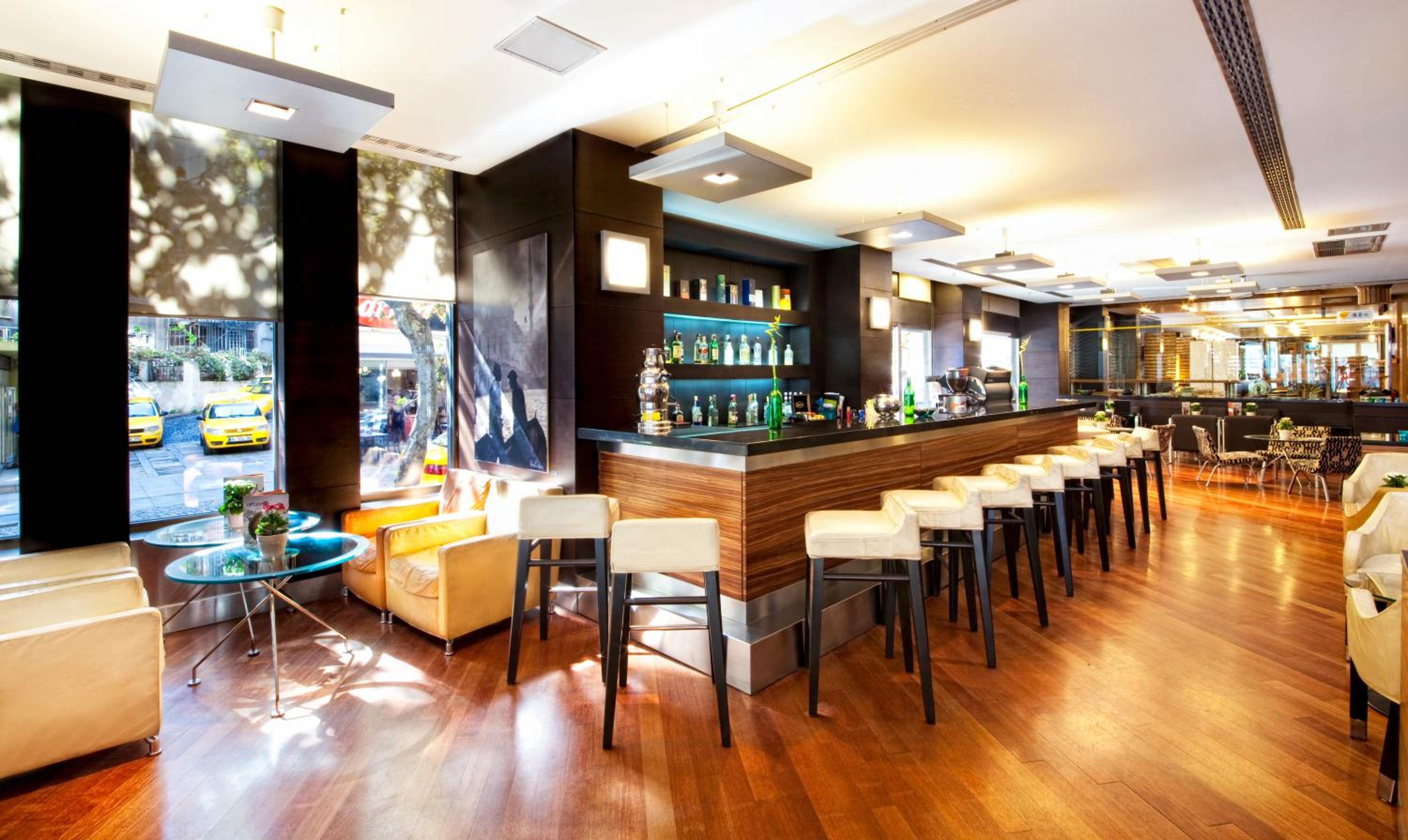 Point Hotel Taksim - Image 7