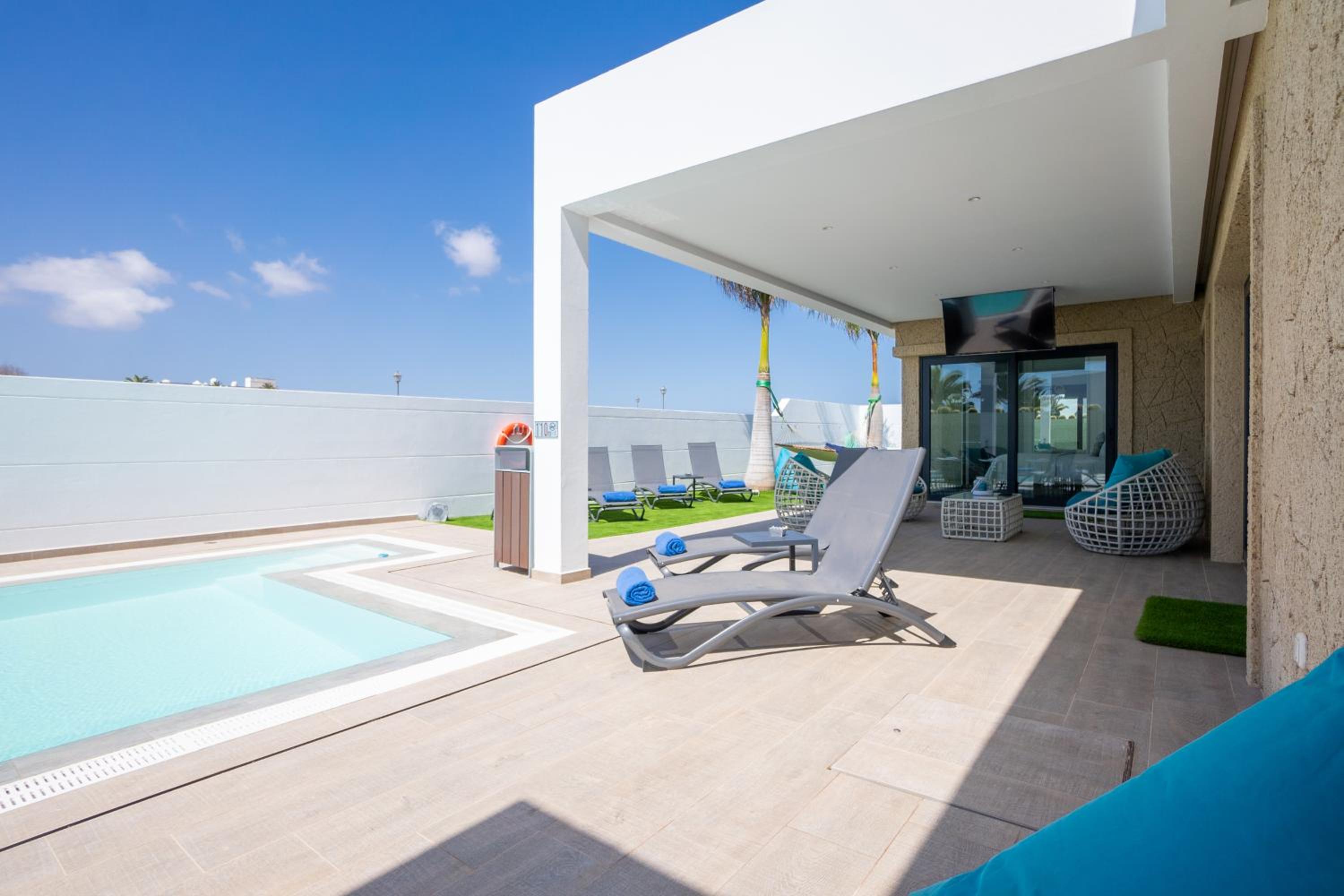 Sea Breeze Villas Lapa and Claca view 3