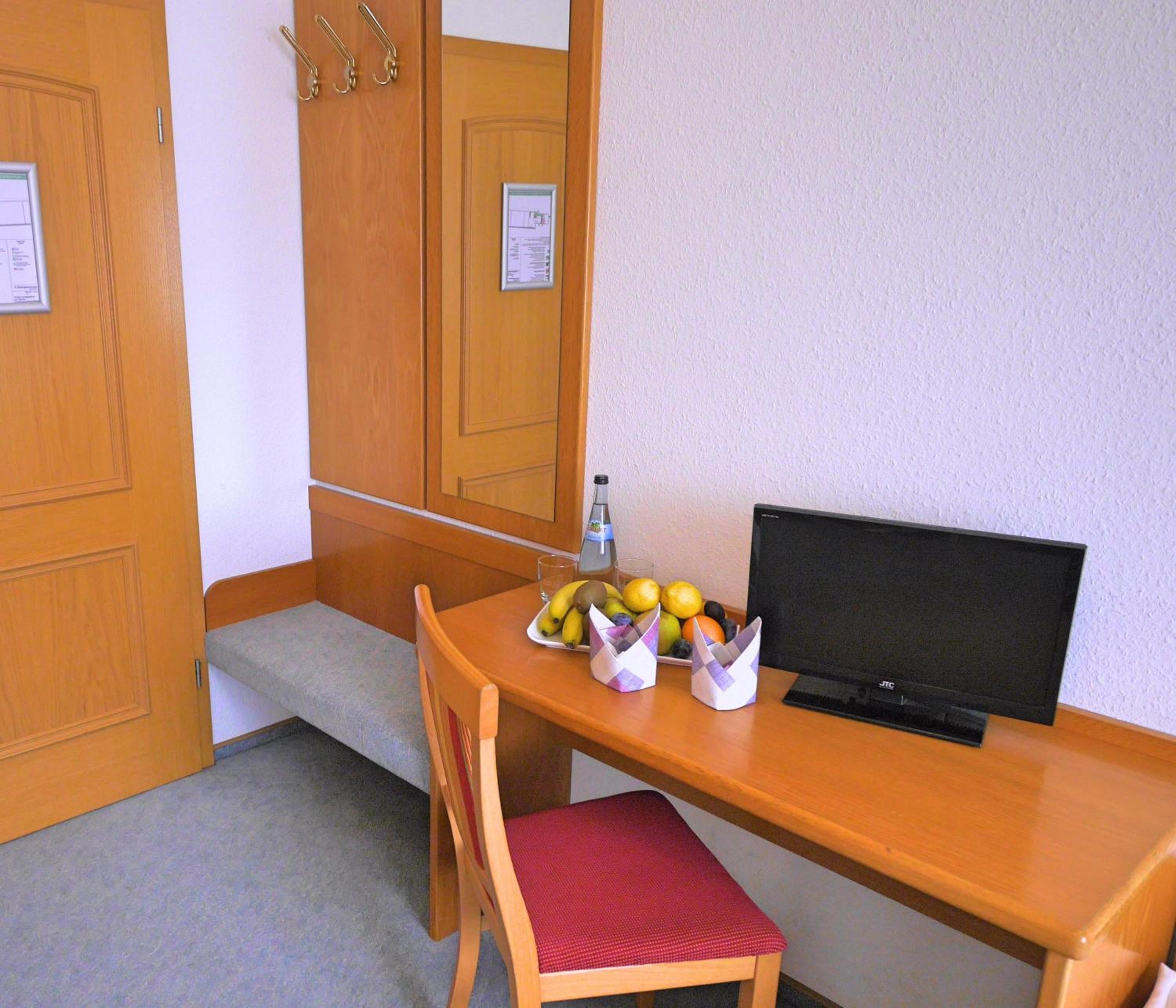 Photo 10