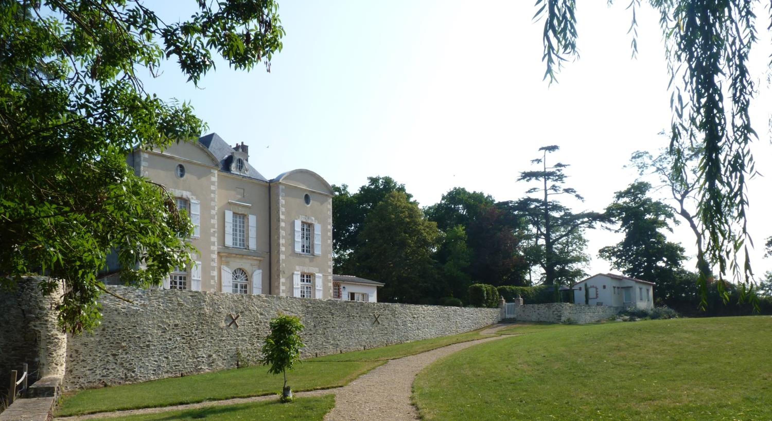 Domaine du Chêne Crucy view 3