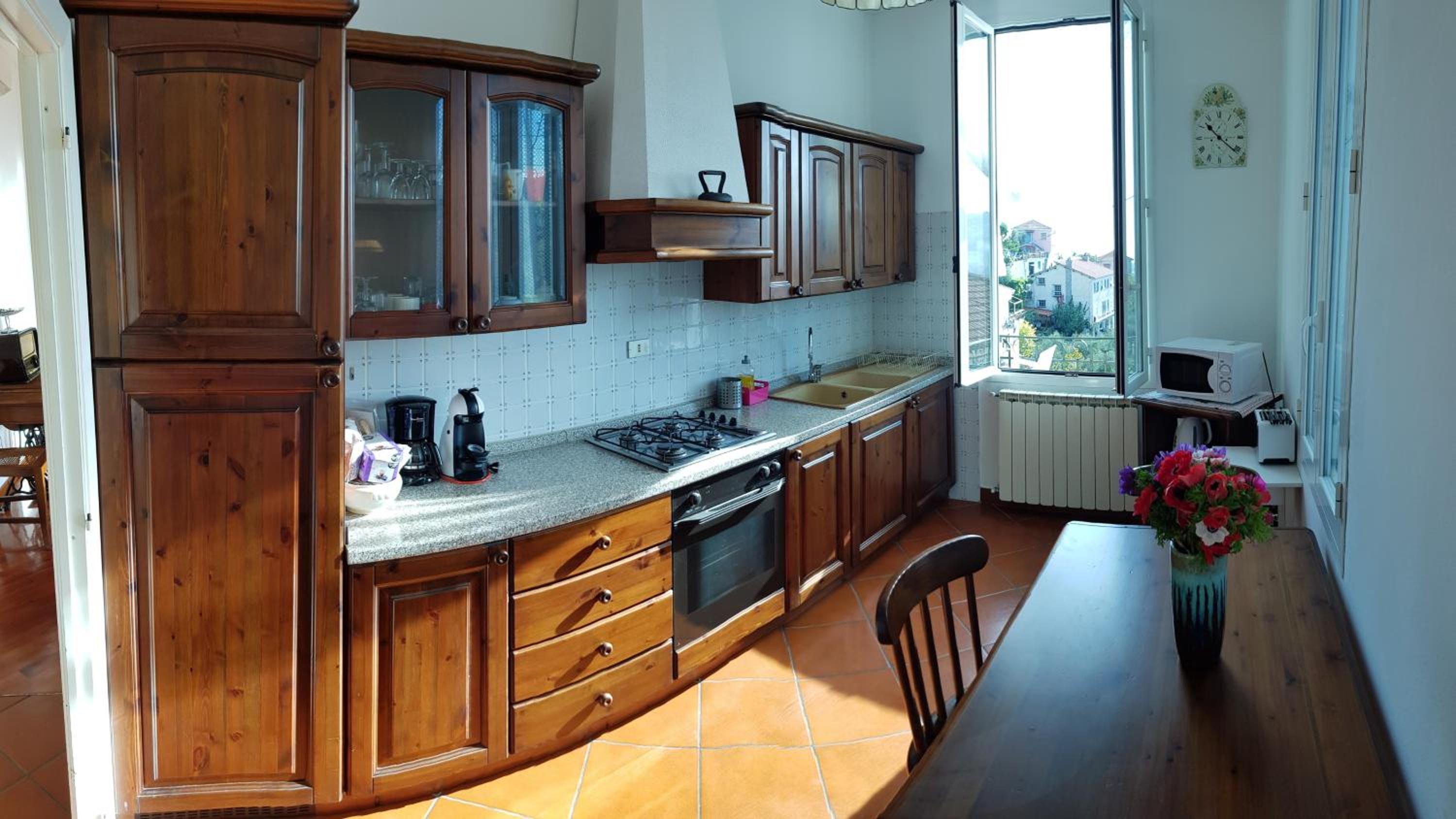 Casa Dalia en Pietrabruna — kitchen