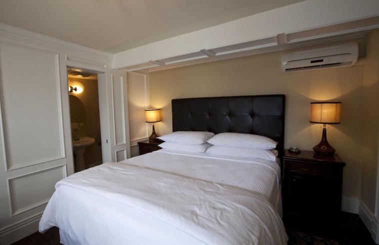 Dickson Street Inn view 5