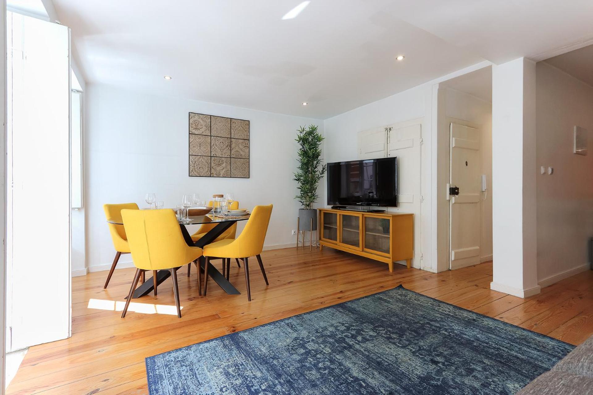 Charming and Stylish Downtown Apt in XIX century building view 2