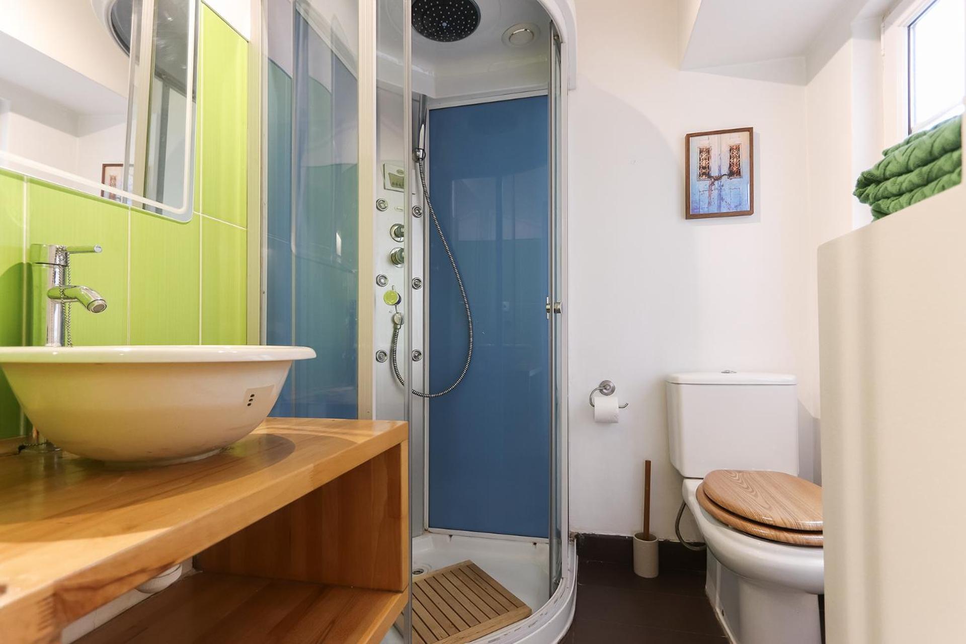 Charming and Stylish Downtown Apt in XIX century building view 5