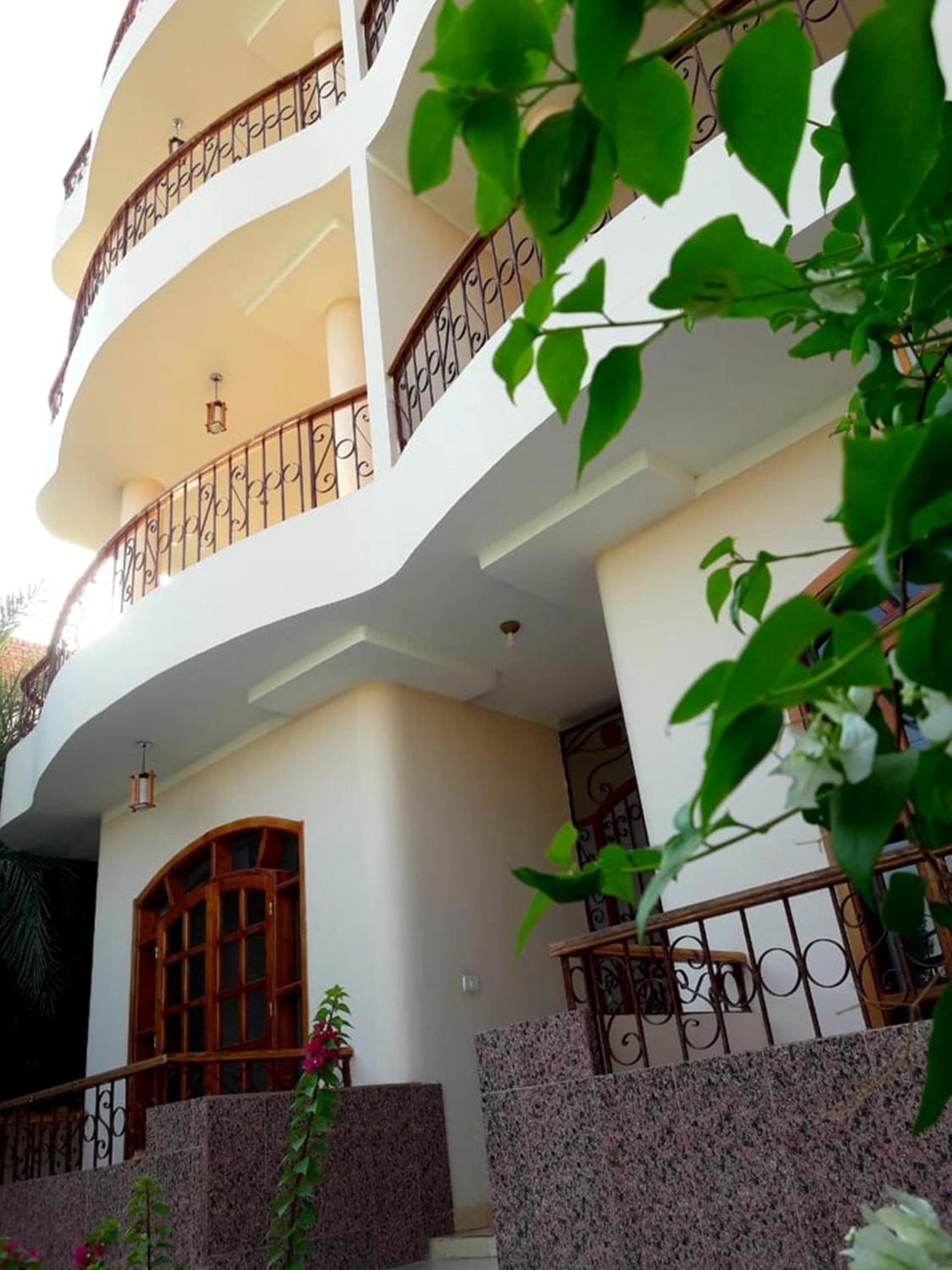Luxor Plaza House
