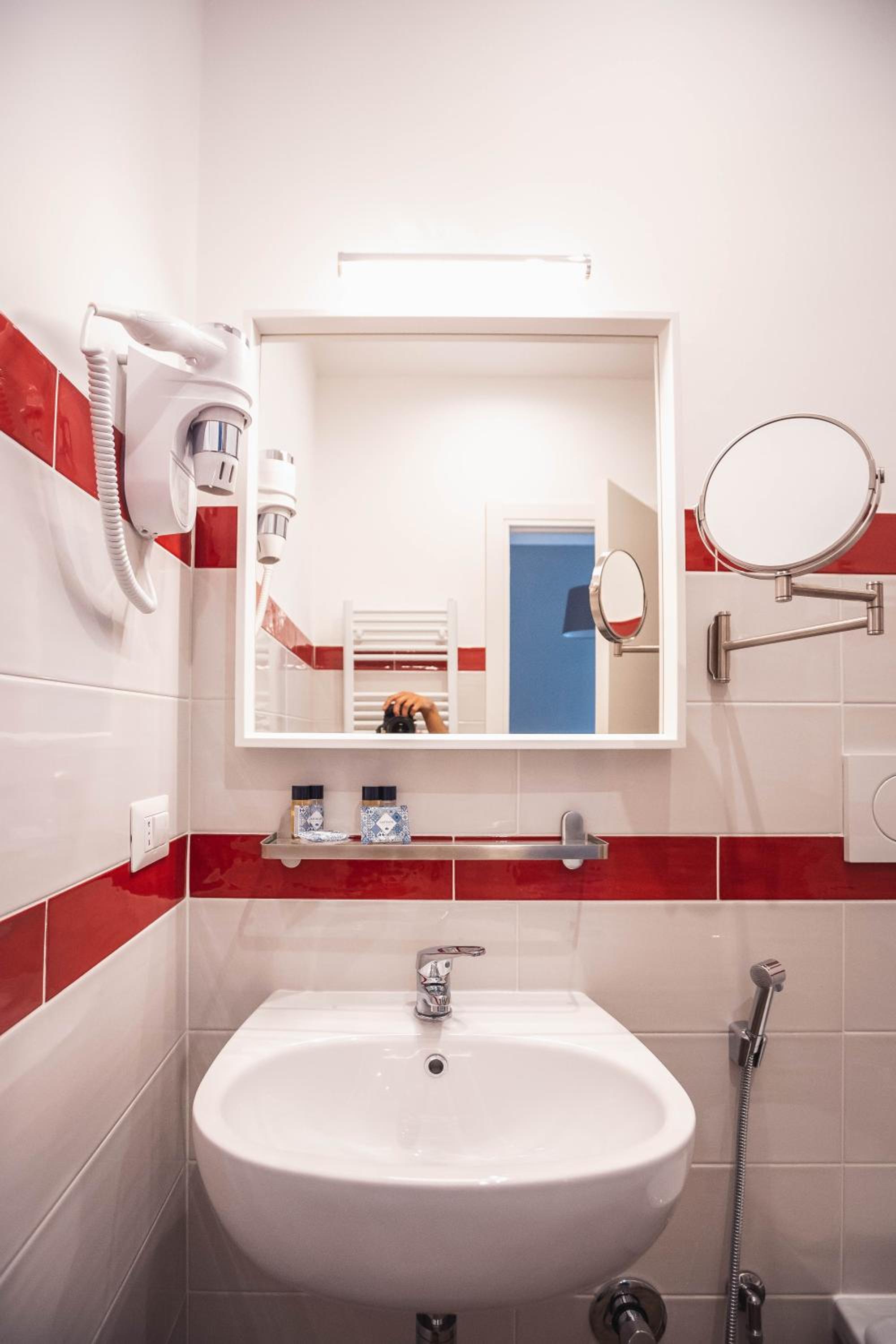 Be Your Home - Guest House Colors photo 3