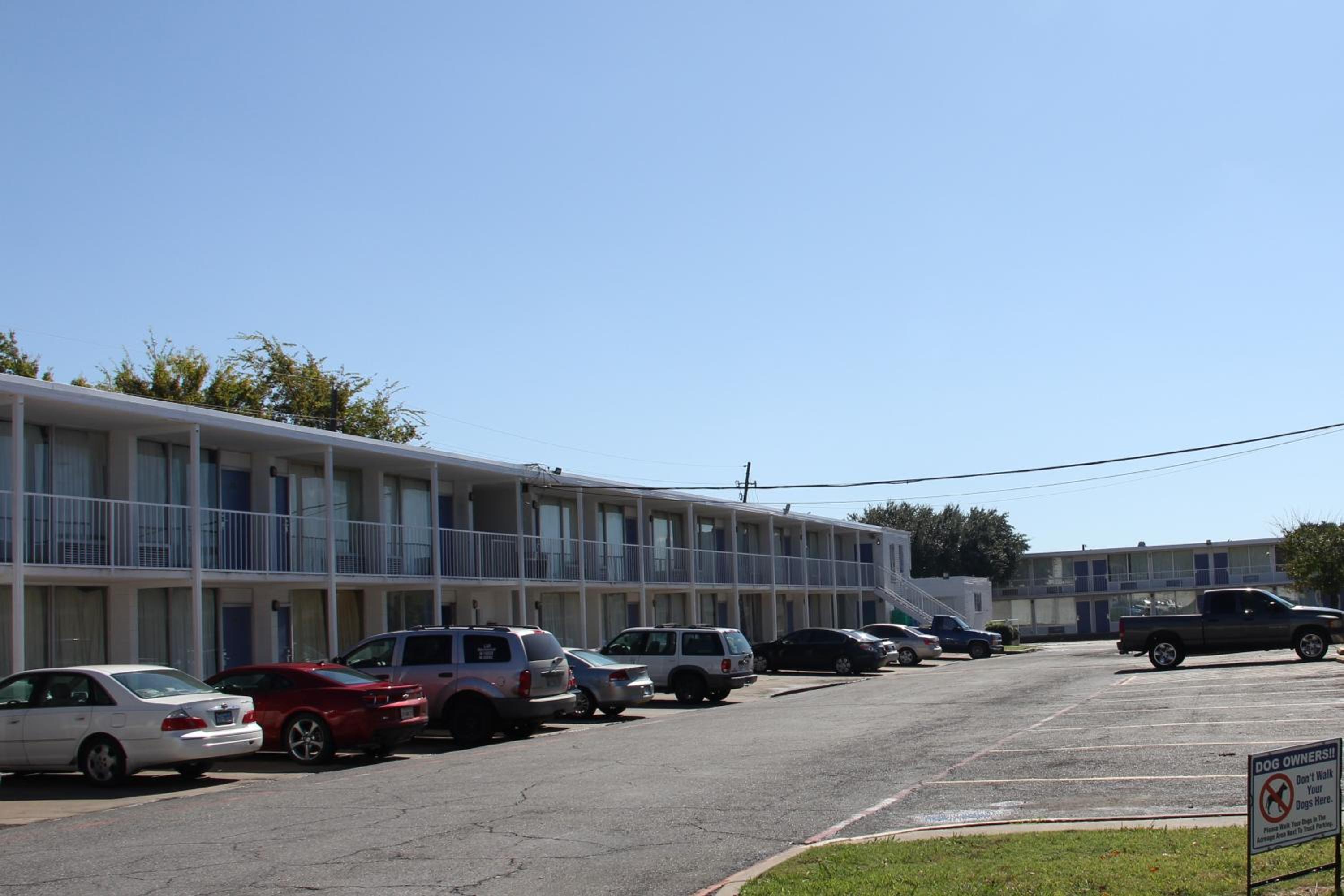 LoneStar Inn and Suites