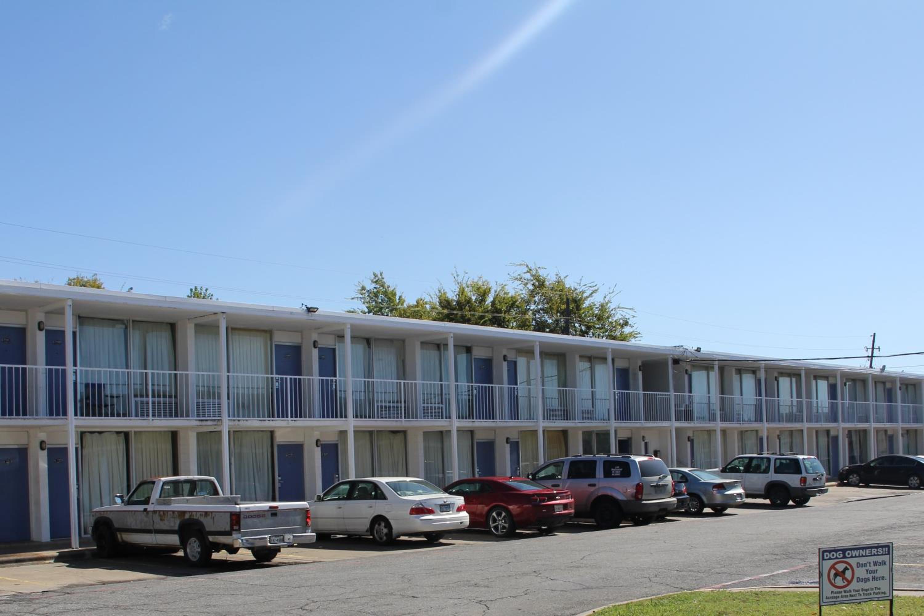 LoneStar Inn and Suites