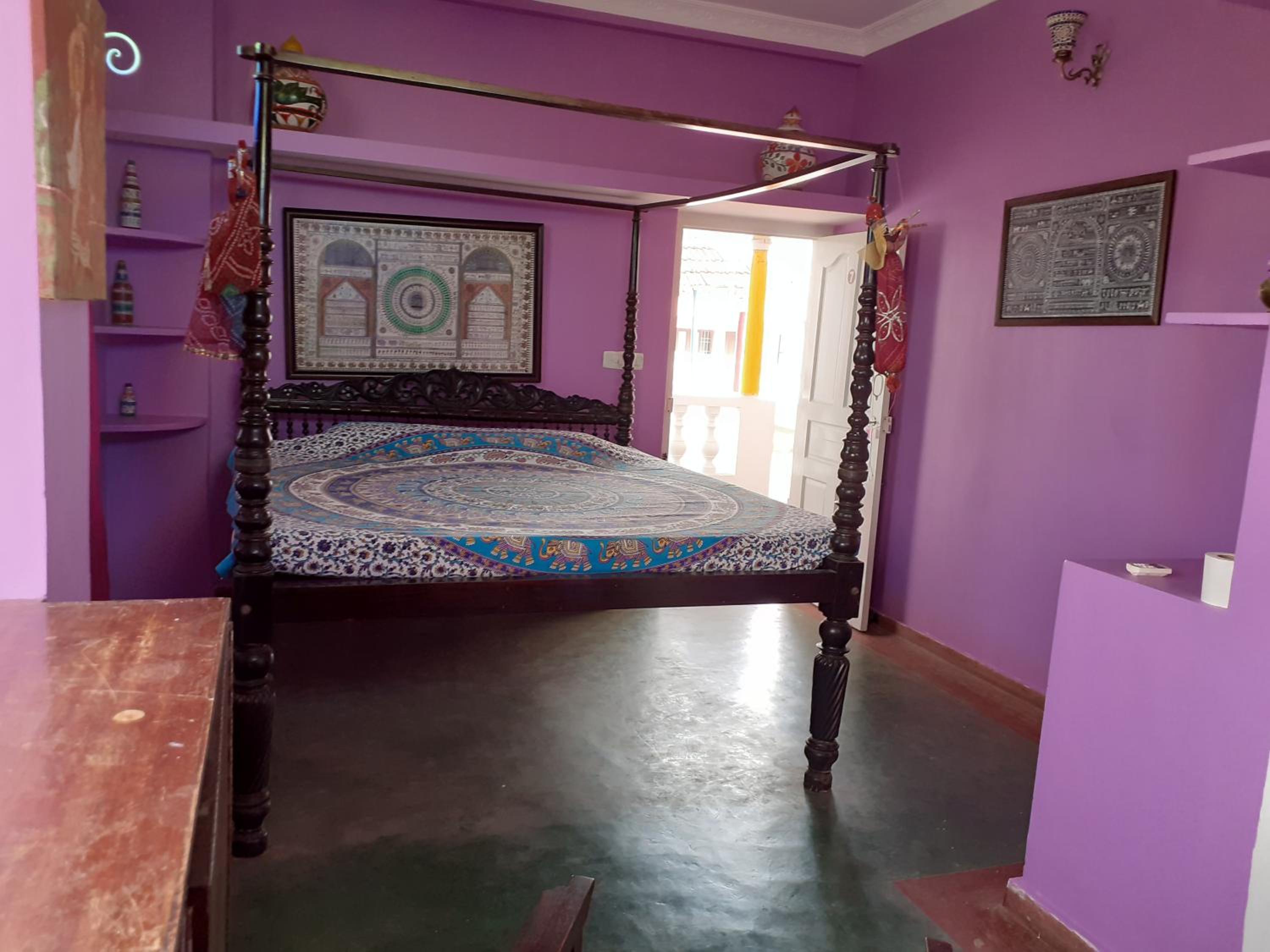 Holi-Wood Guesthouse
