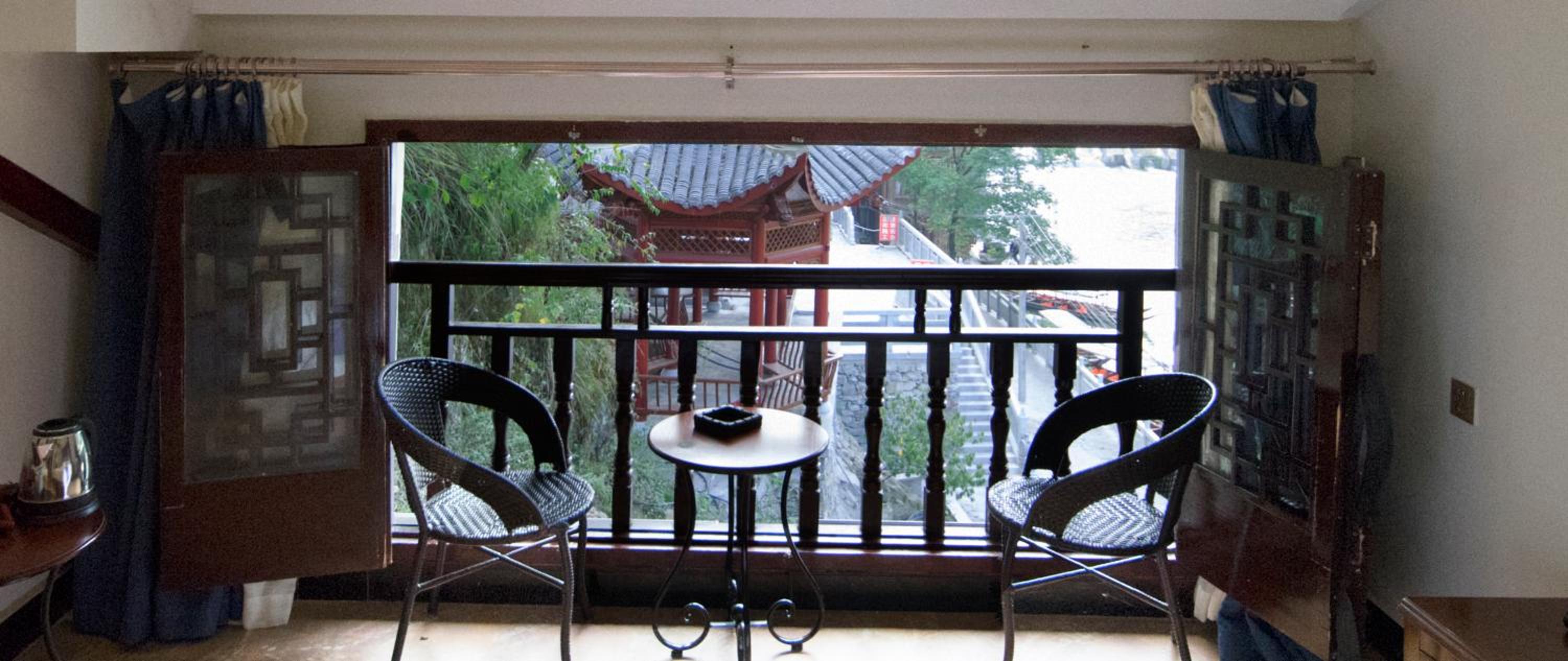 Fenghuang Tujia Ethnic Minority River View Hotel