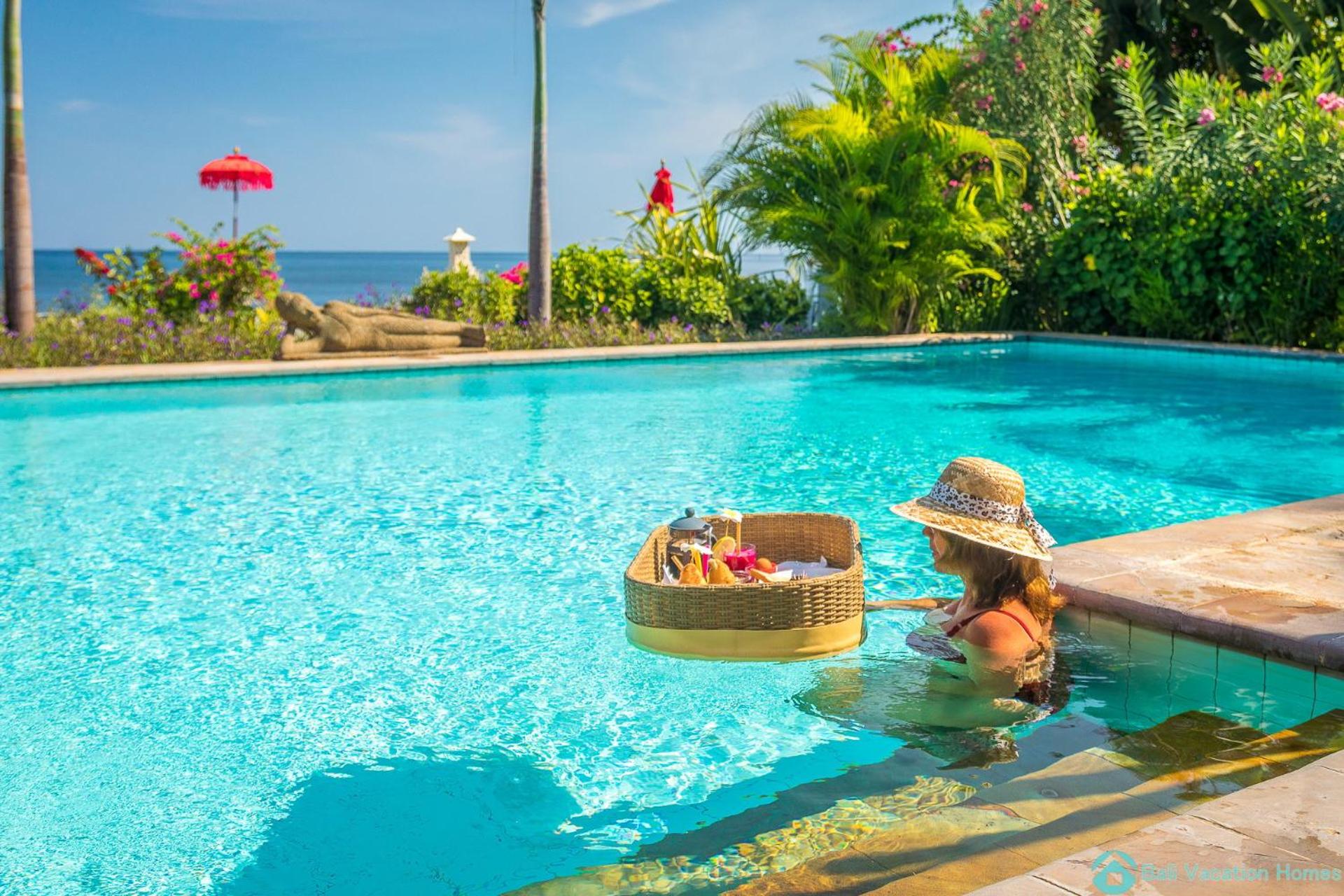 Villa Agus Mas - Serene & calm beachfront villa!