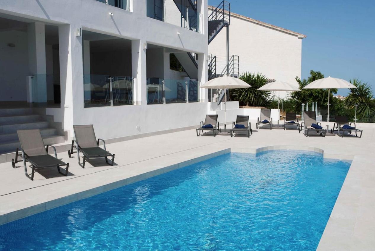 Luxury villa with heated pool for 12 to 14 people photo 1