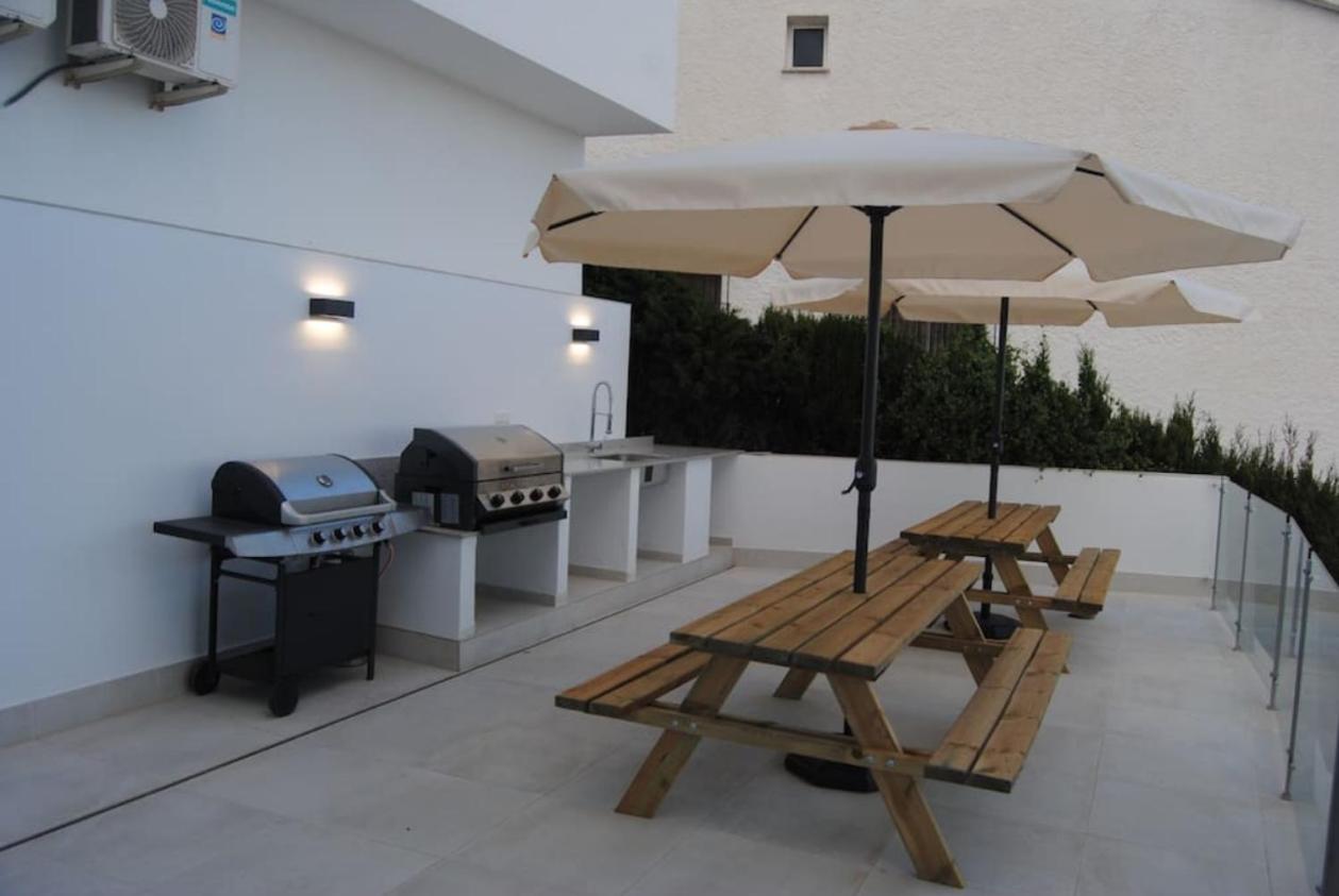 Luxury villa with heated pool for 12 to 14 people photo 3