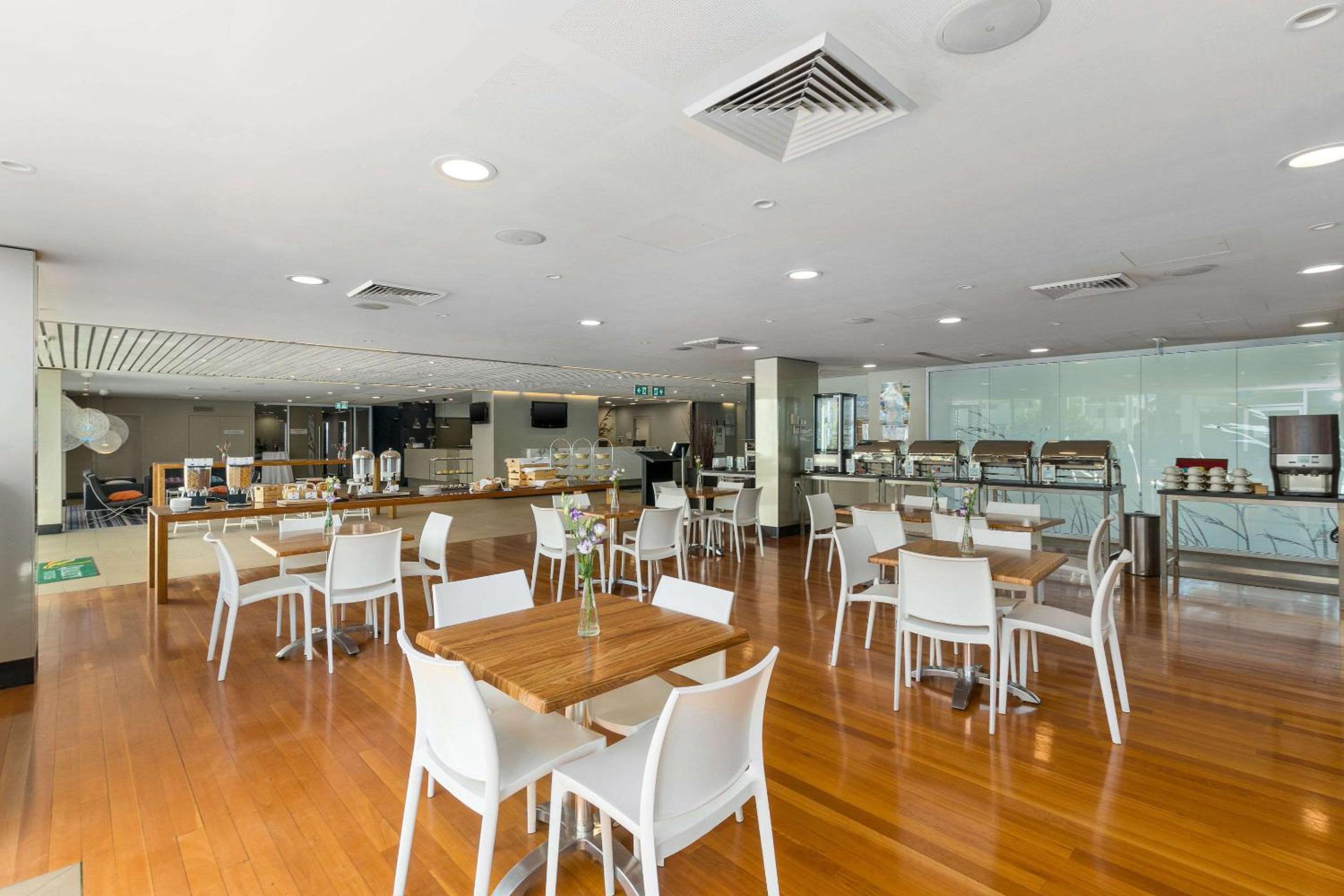 Wollongong Vacations - Quality Suites Pioneer Sands - Property Image 3