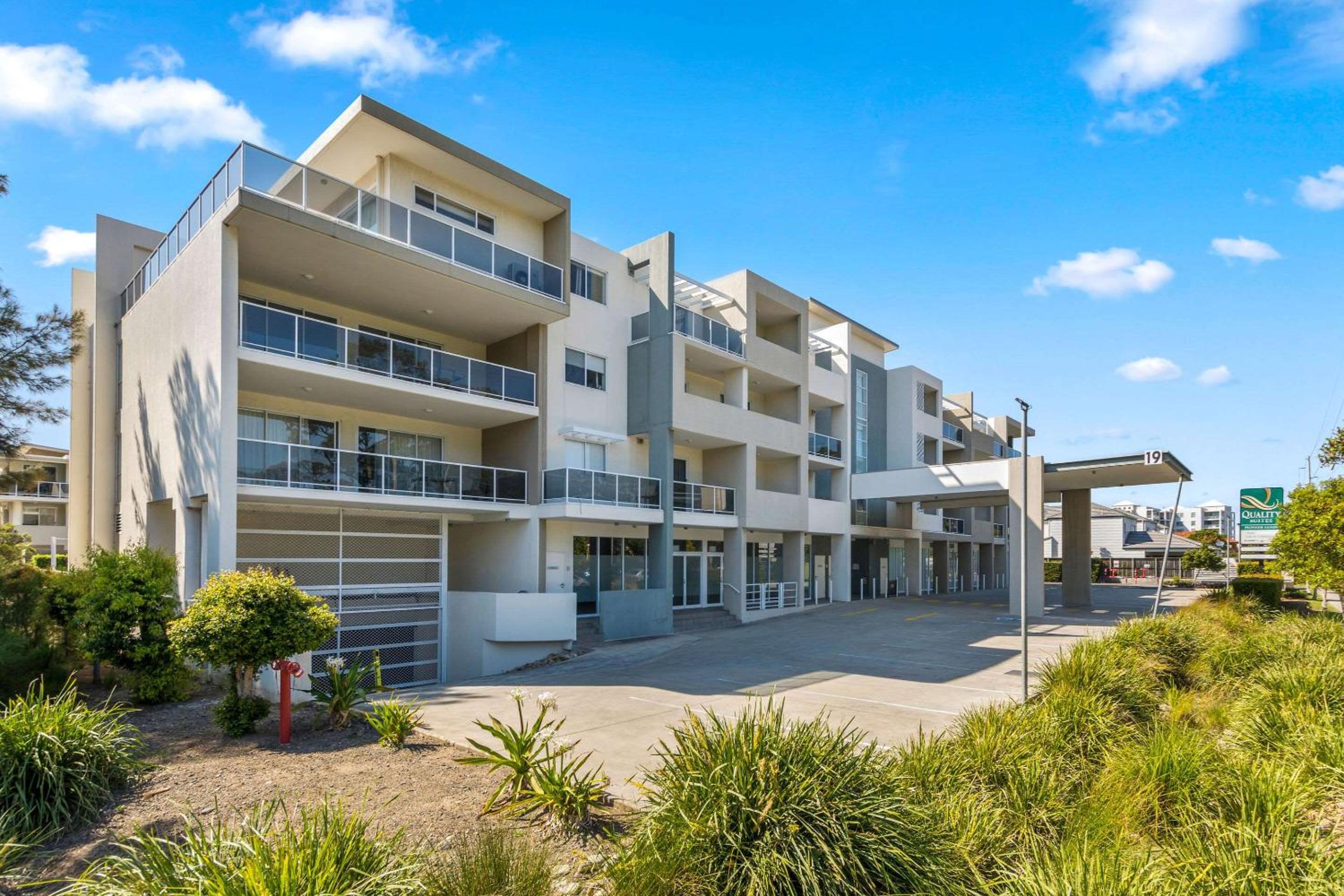 Wollongong Vacations - Quality Suites Pioneer Sands - Property Image 1