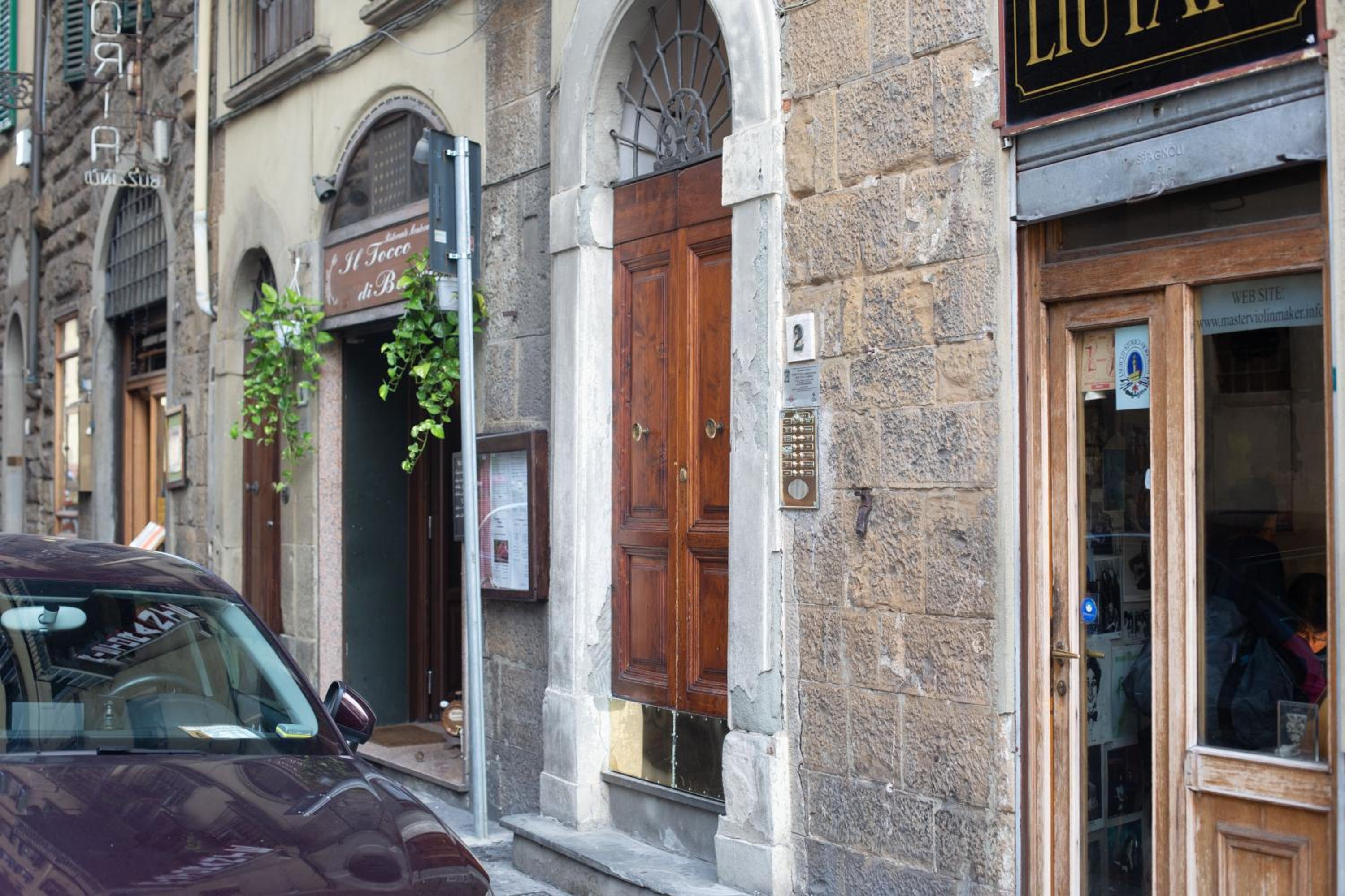 Palazzo Vecchio Apartments by Mmega