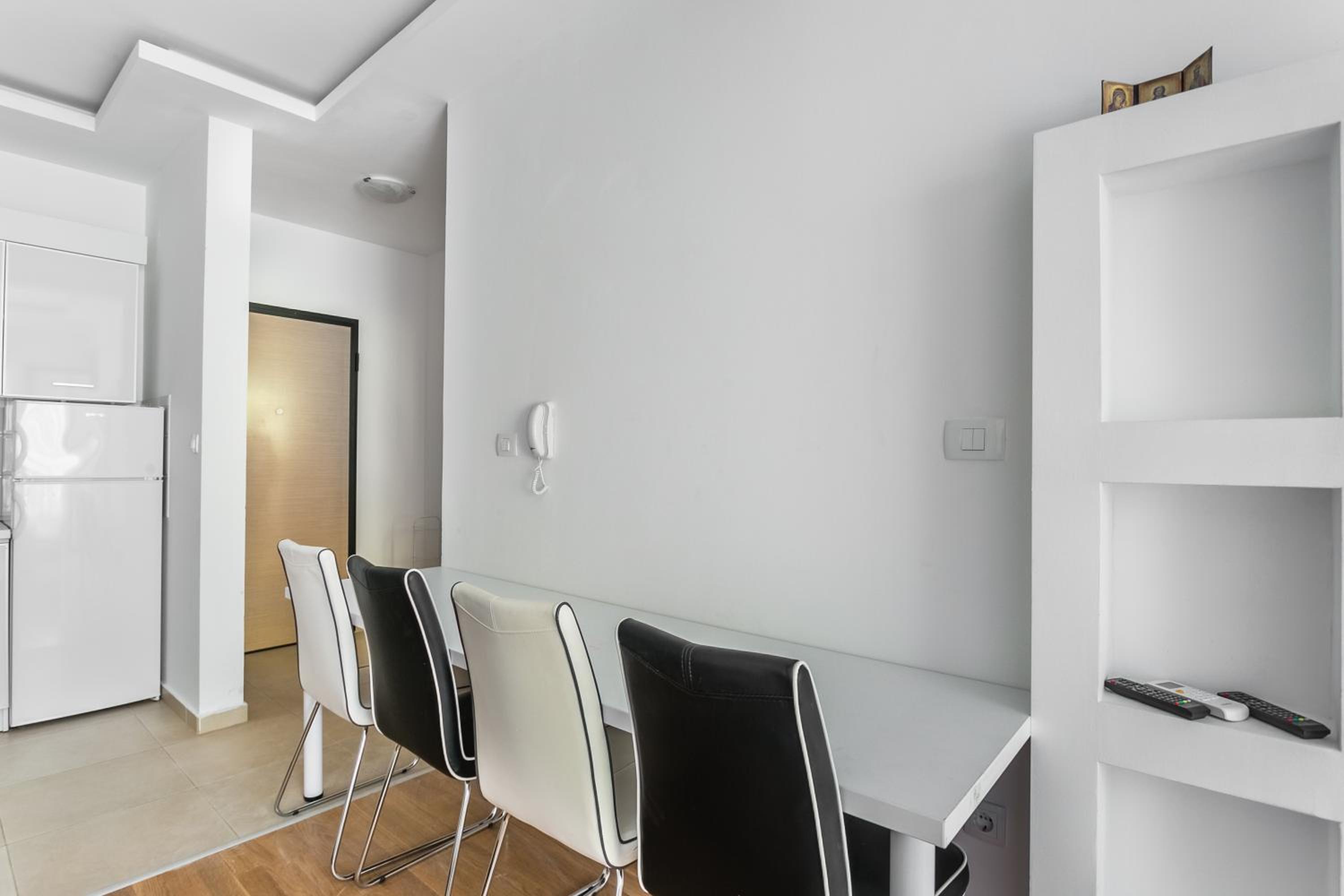 Apartment with bedroom Becici White