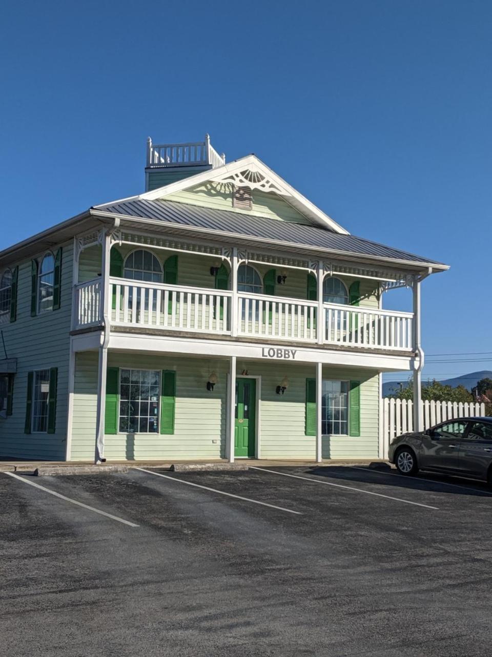 Key West Inn - Chatsworth