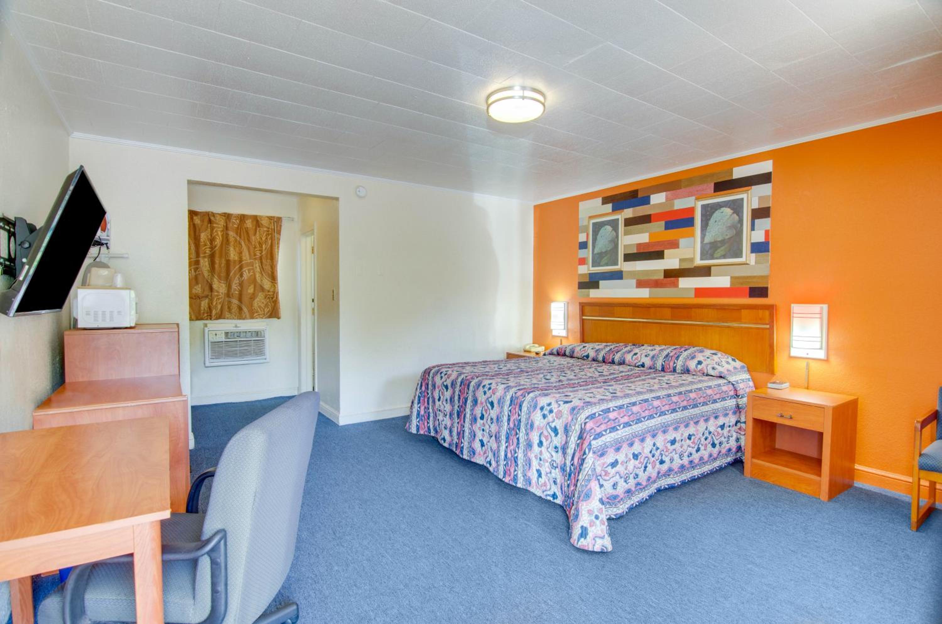 Collinsville Vacations - Scottish Inns Collinsville - Martinsville - Property Image 12