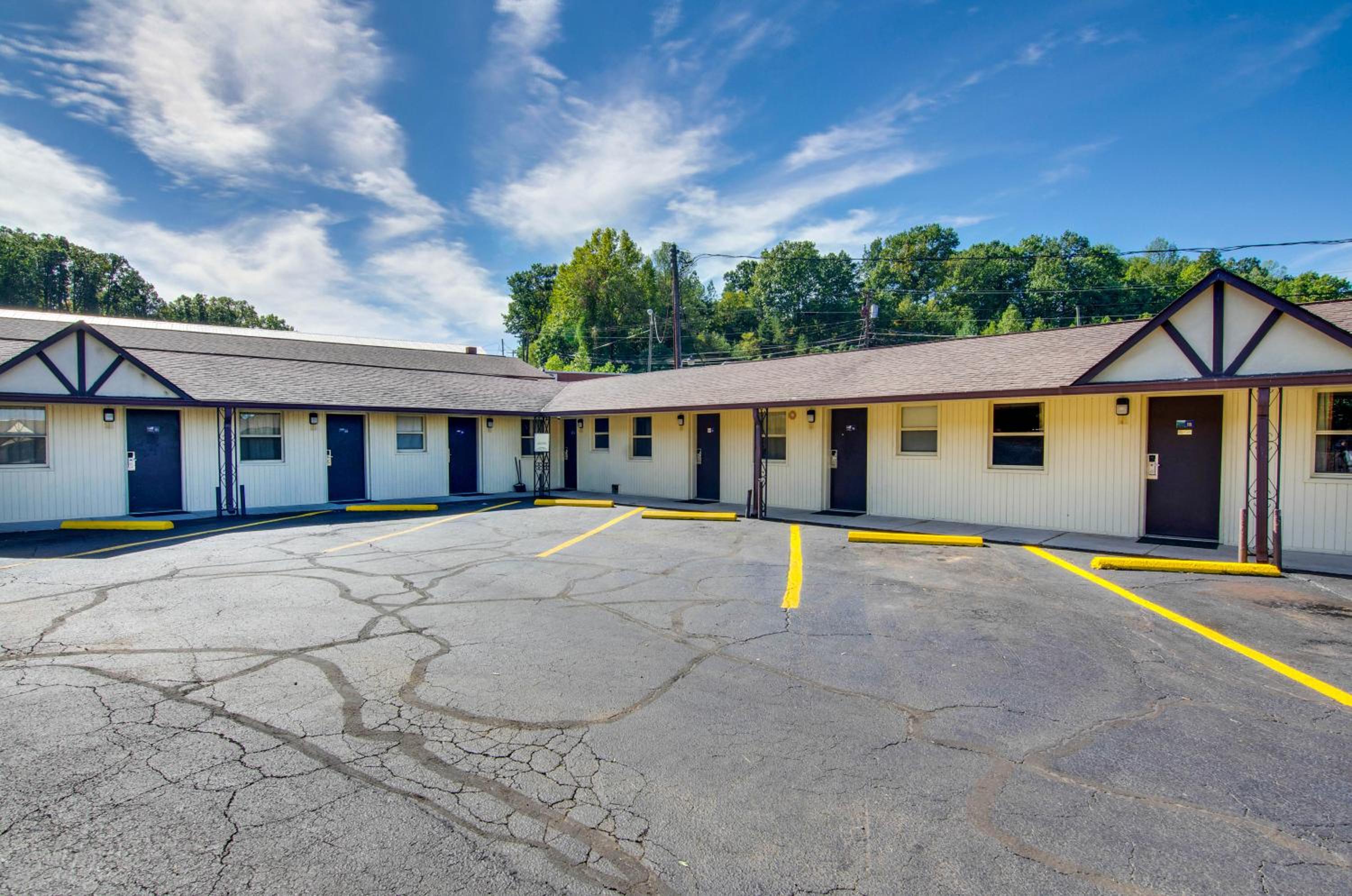 Collinsville Vacations - Scottish Inns Collinsville - Martinsville - Property Image 4