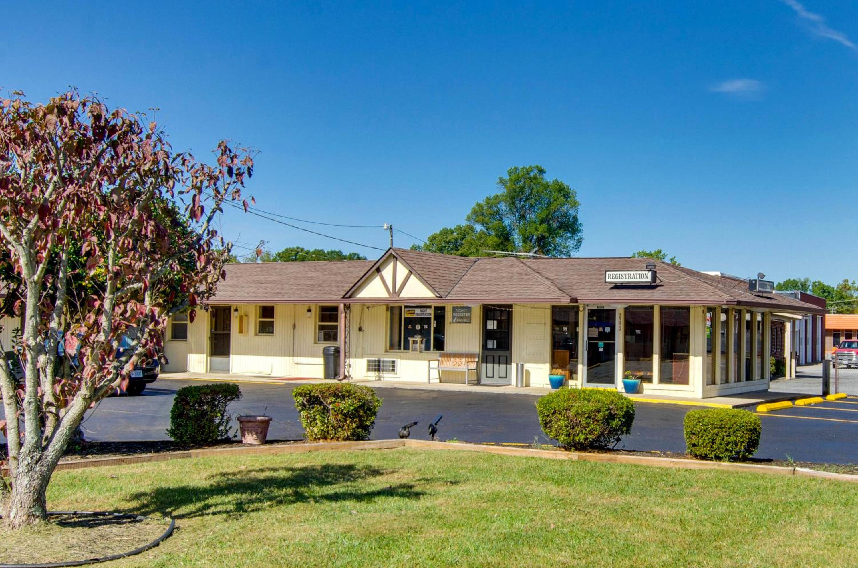 Collinsville Vacations - Scottish Inns Collinsville - Martinsville - Property Image 3