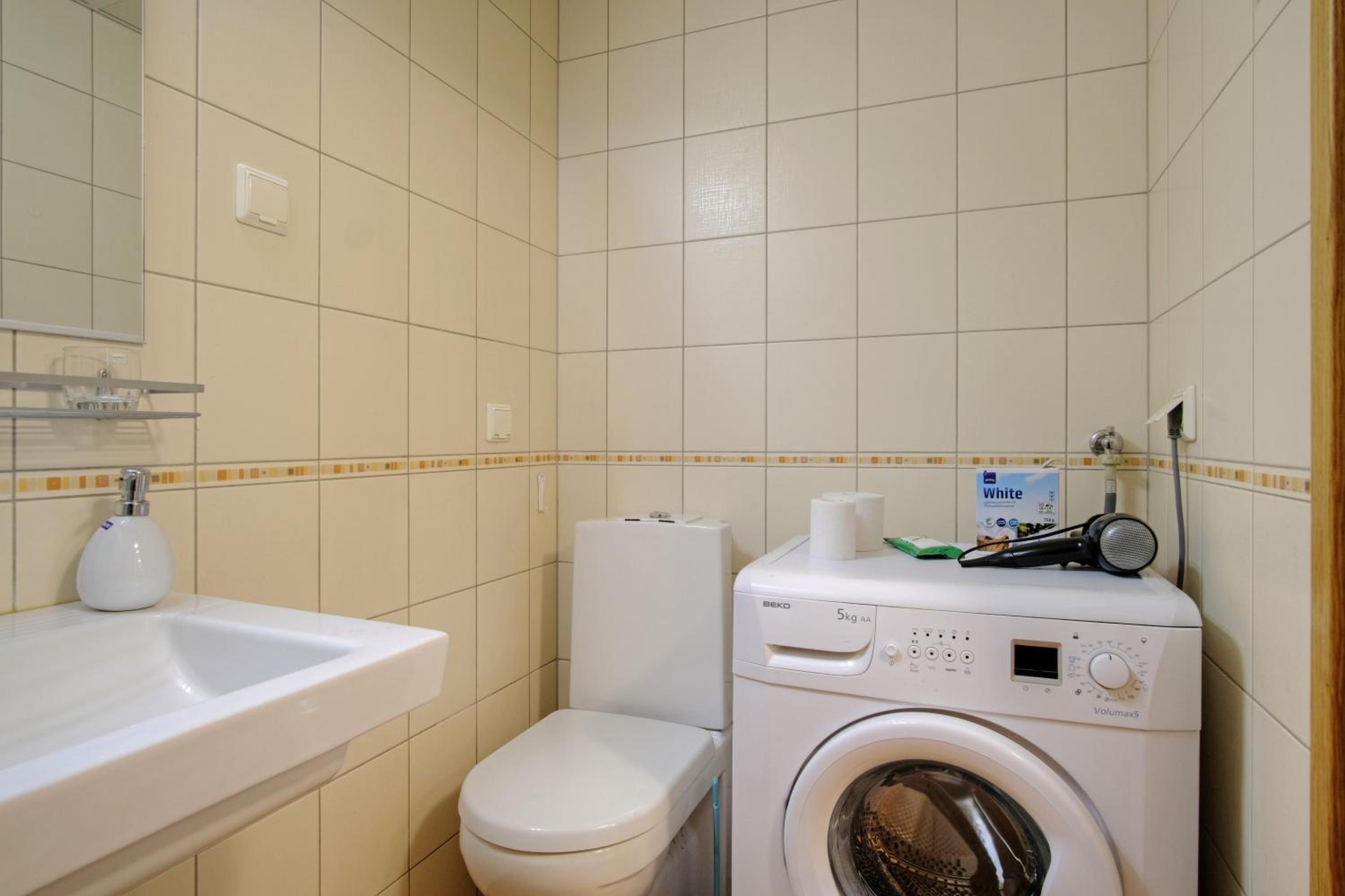 Studio apartment in quiet heart of everything