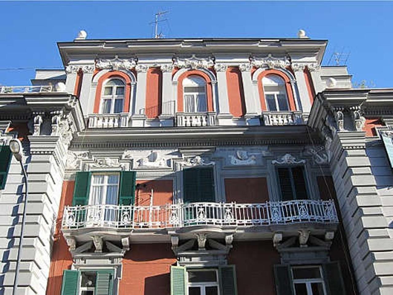 L'Atelier Vedi Napoli ai tuoi piedi