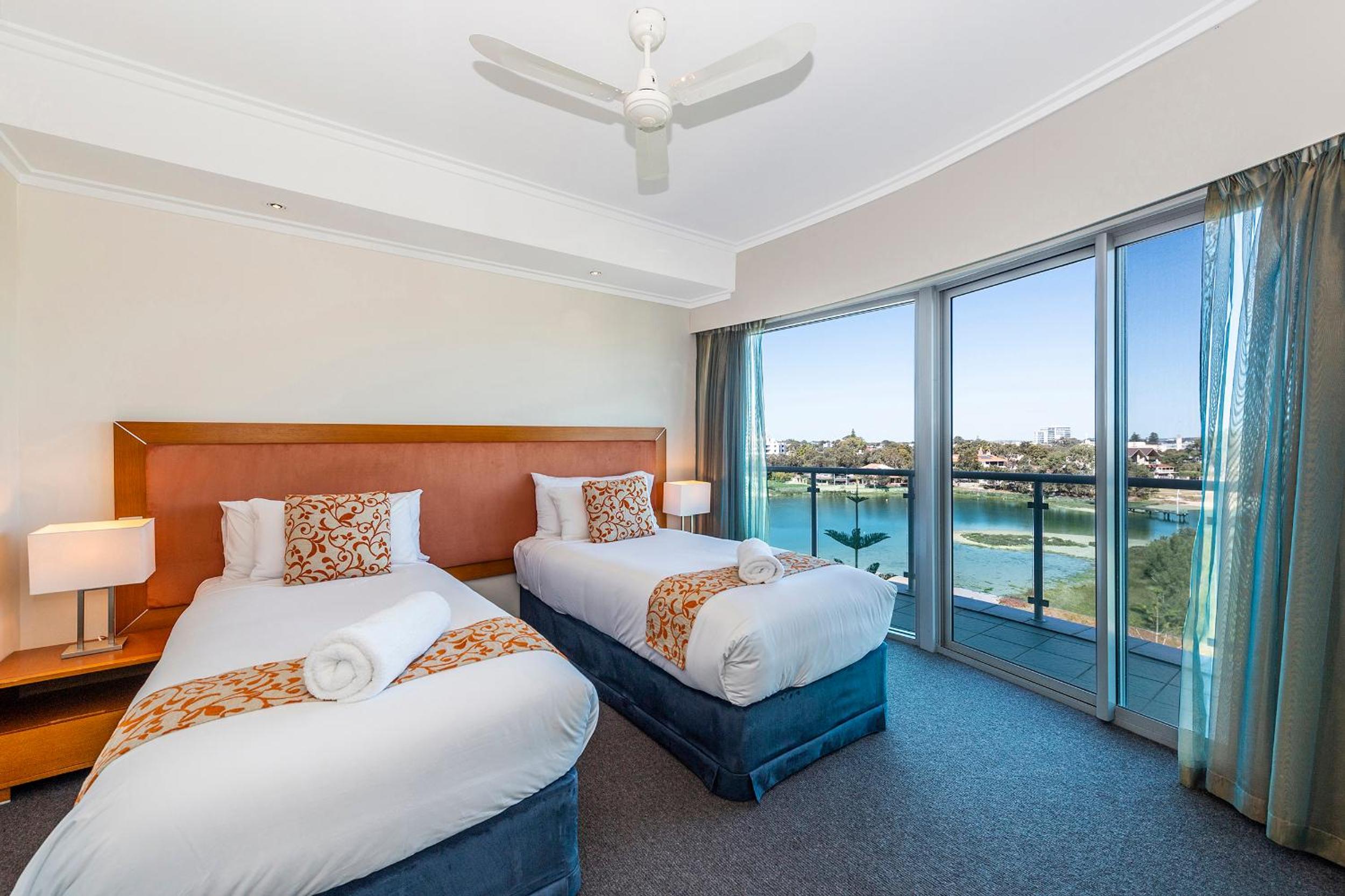 A 406 FANTASTIC OCEAN BEACH and MARINA VIEW APT - MANDURAH