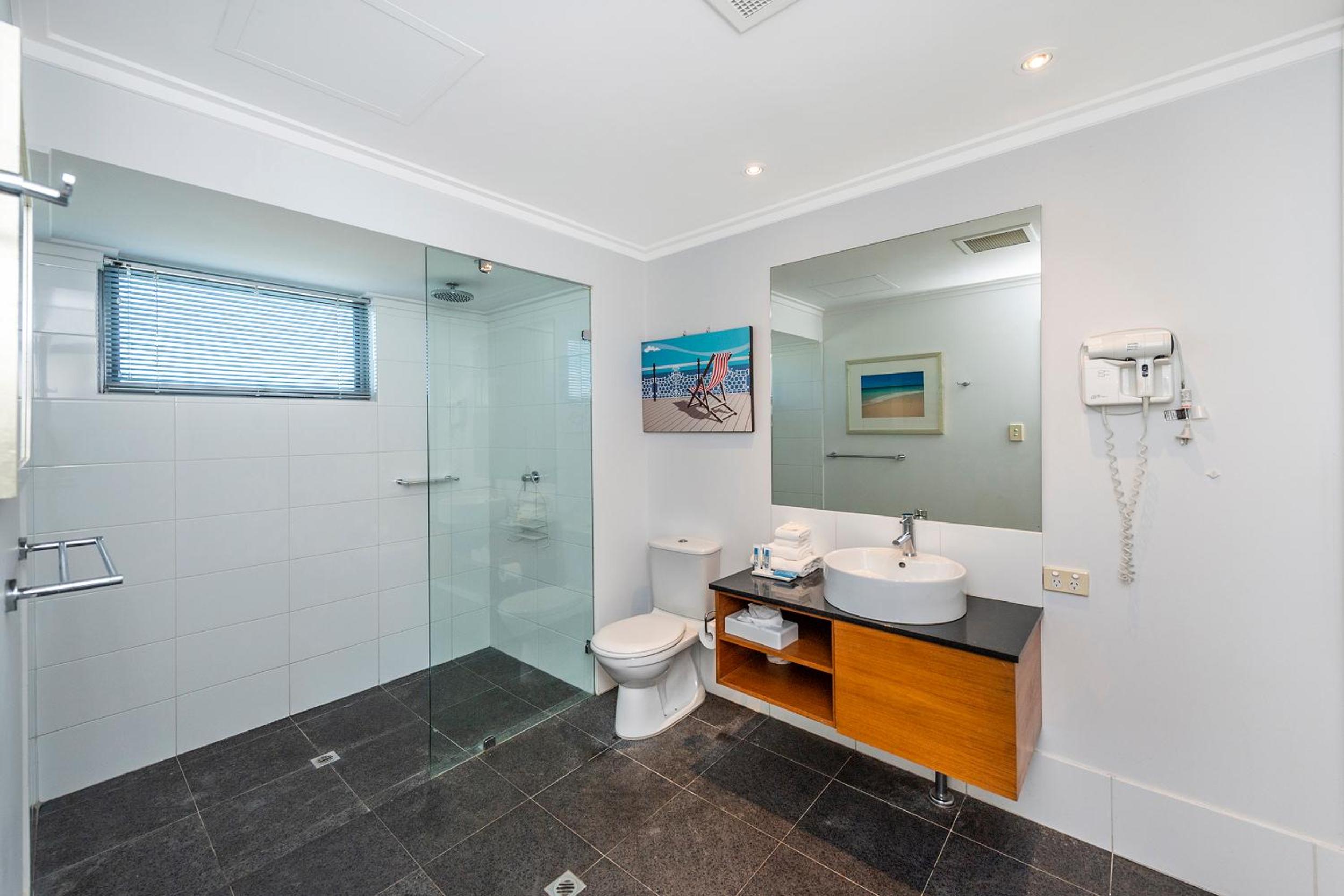 A 406 FANTASTIC OCEAN BEACH and MARINA VIEW APT - MANDURAH